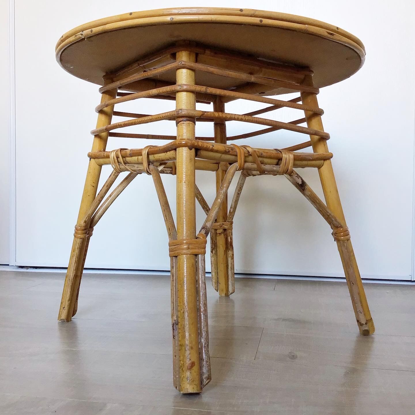 Table basse vintage ronde en rotin