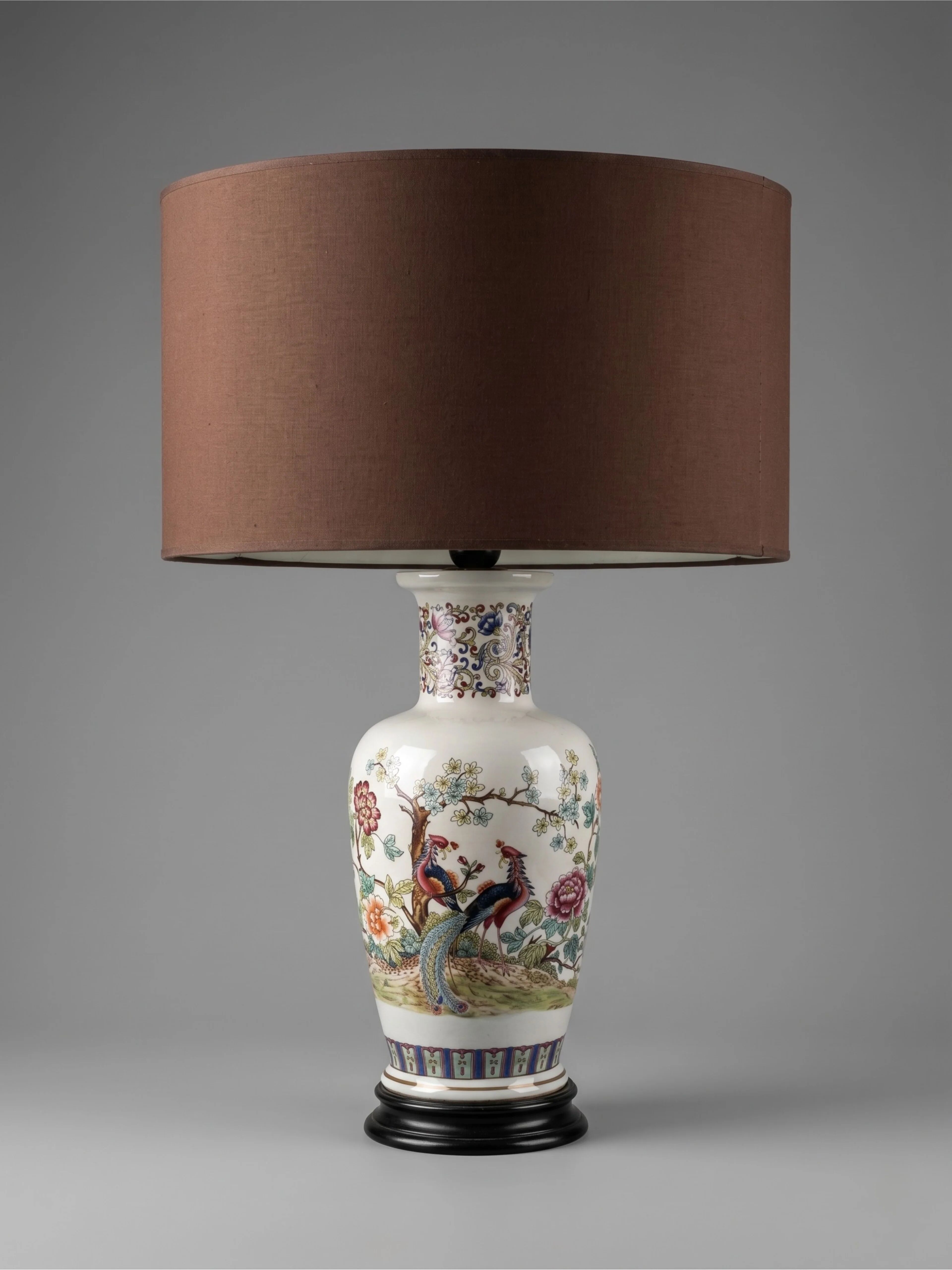 Large ceramic lamp signed V.V. Carraresi, traditional decorations.
