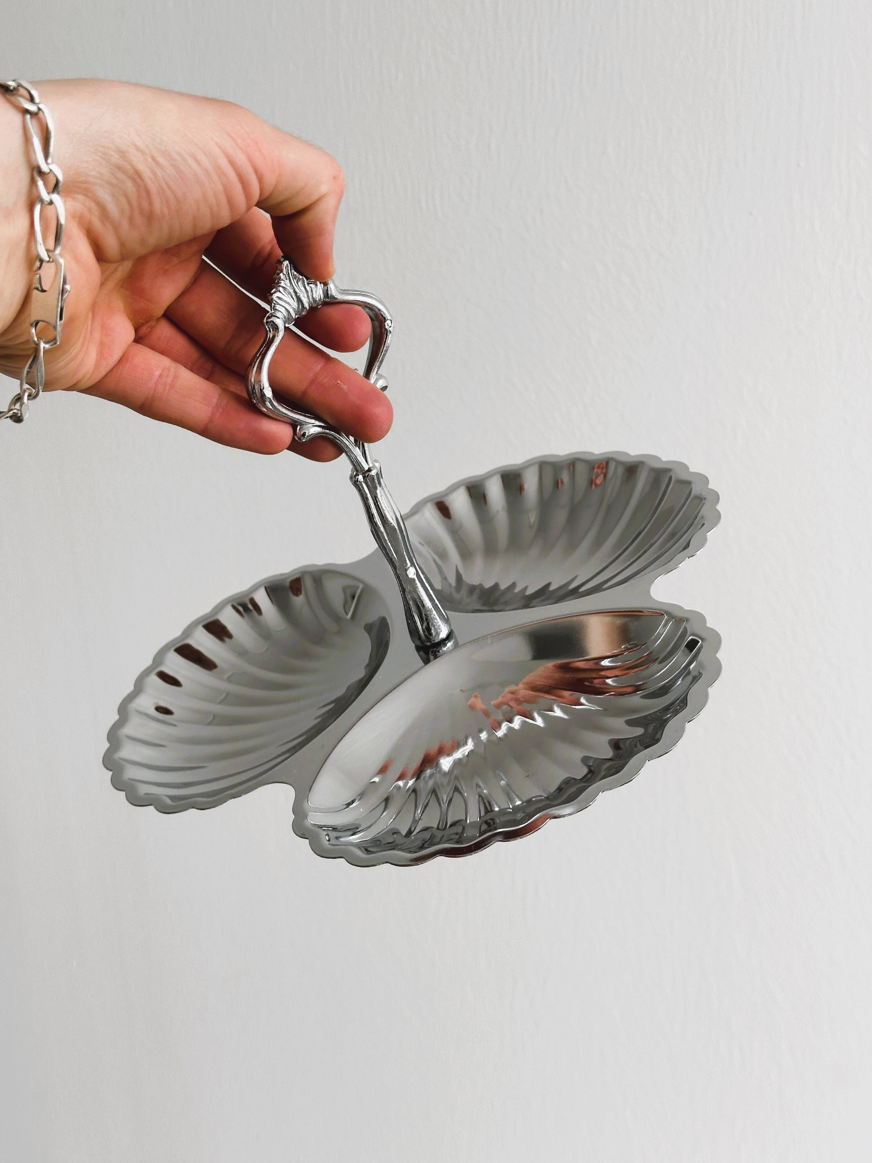 Compartmentalized dish in light metal