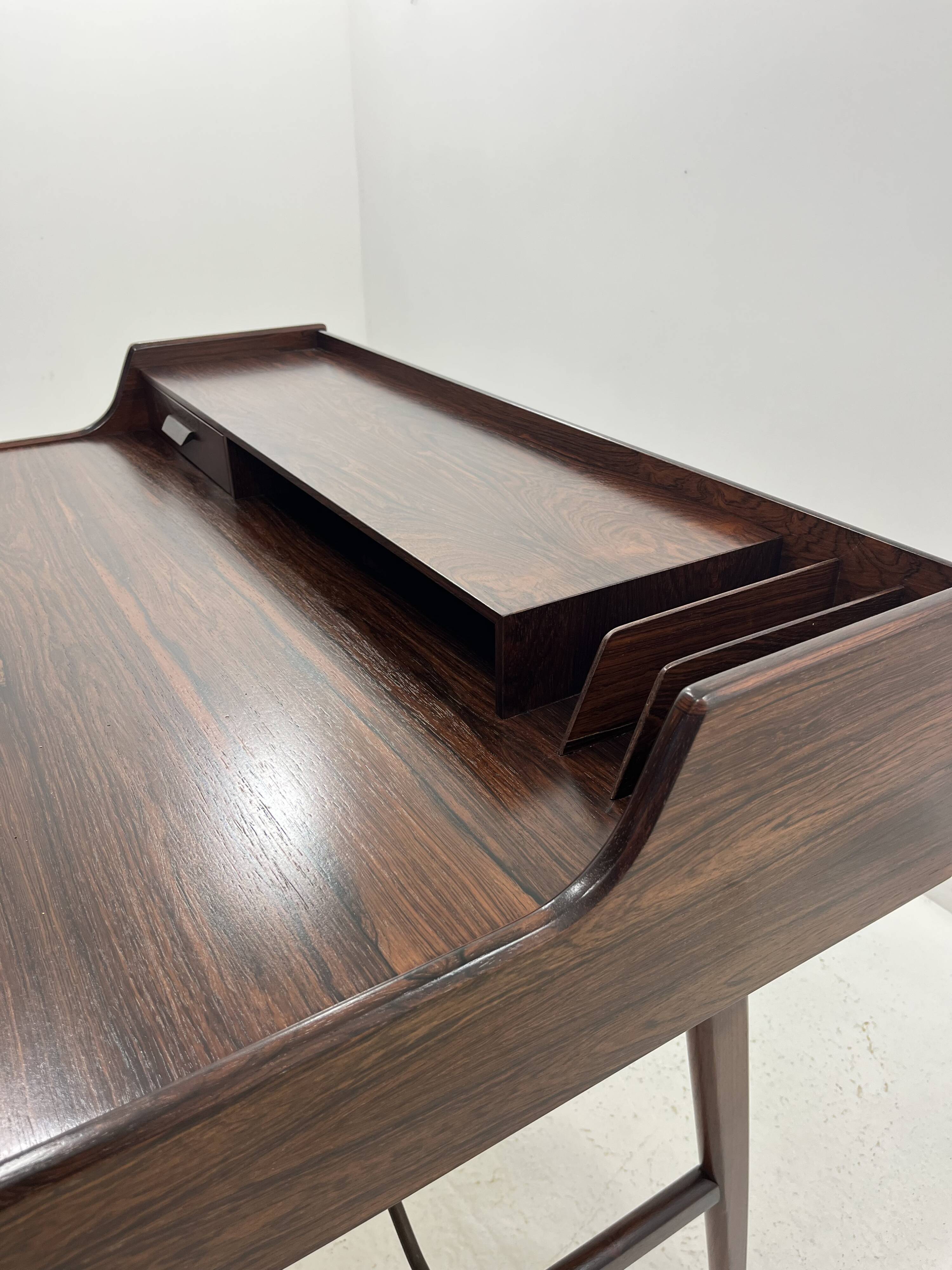 Bureau danois modèle 56 en palissandre par Arne Wahl Iversen pour Vinde Mobelfabrik