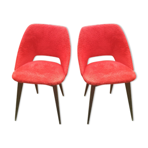 Paire de chaises vintage moumoutes rouges piétement en hêtre.