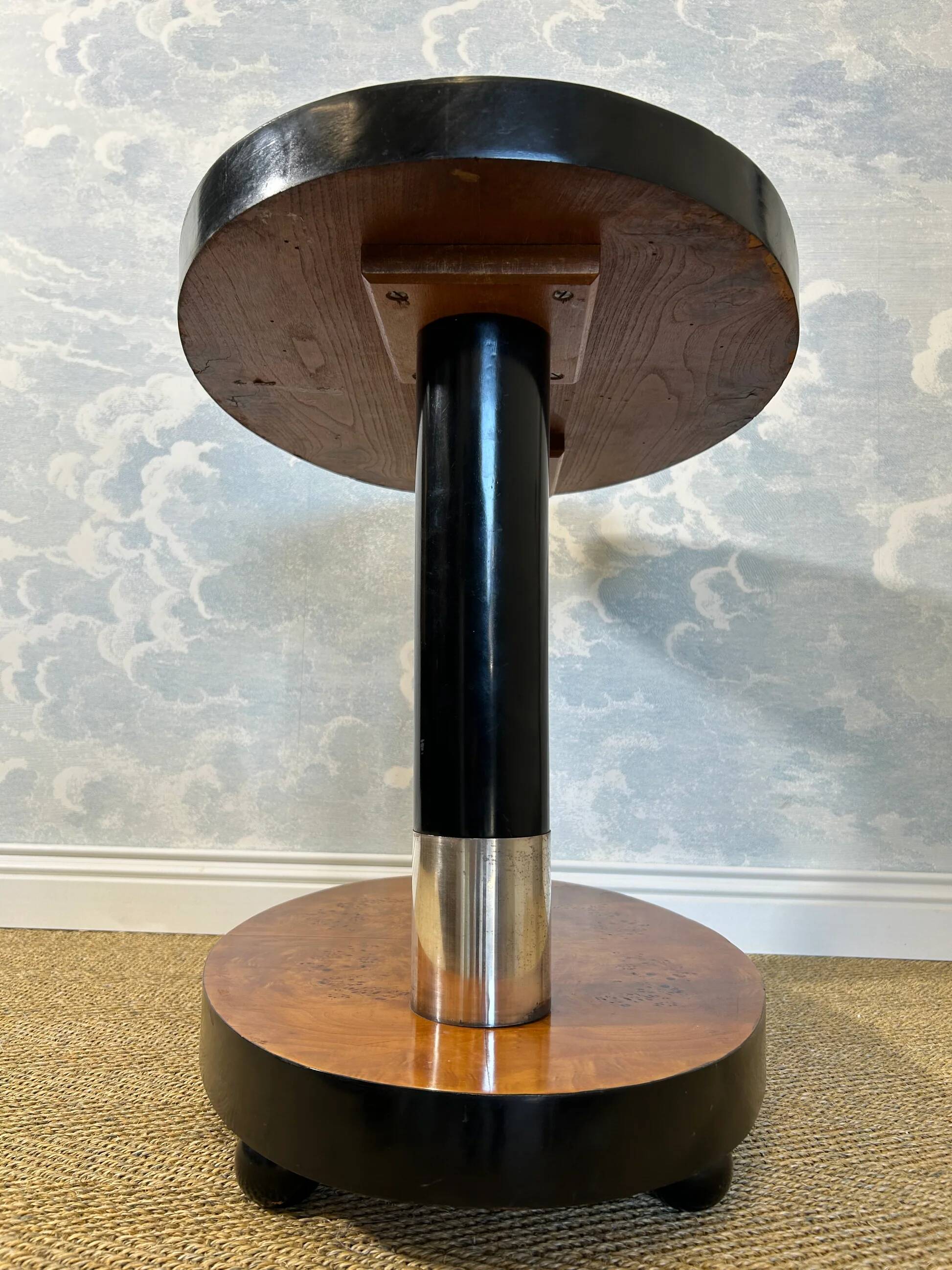Art Deco side table with walnut burl veneer, France, 1930s.