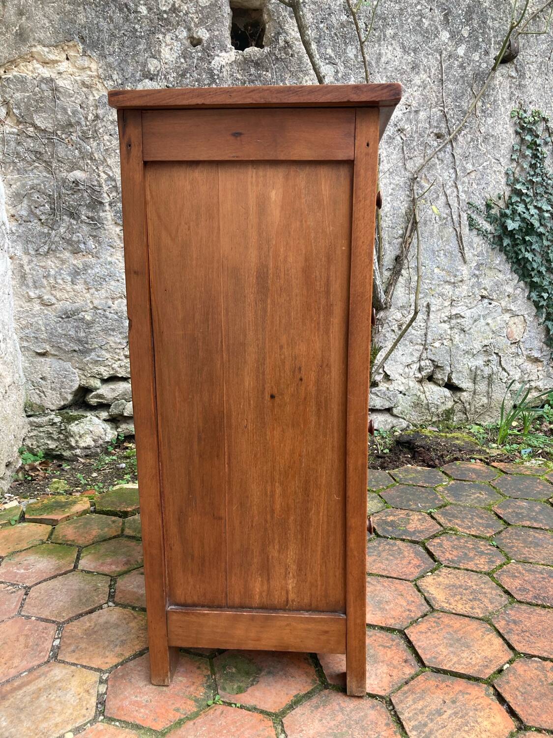 Antique chest of drawers
