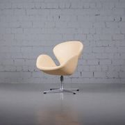 Swan chair by Arne Jacobsen for Fritz Hansen with tilt function