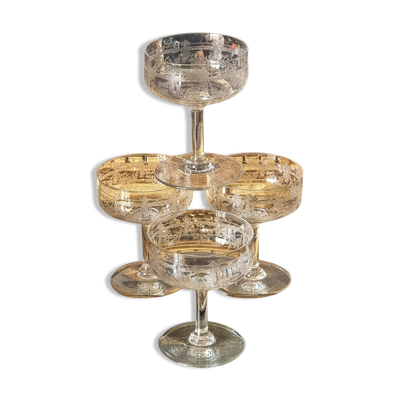 Coupes à champagne en cristal gravé