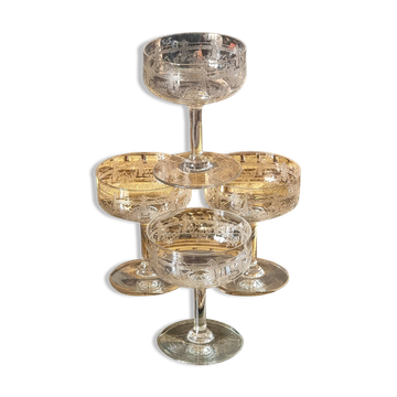 Coupes à champagne en cristal gravé