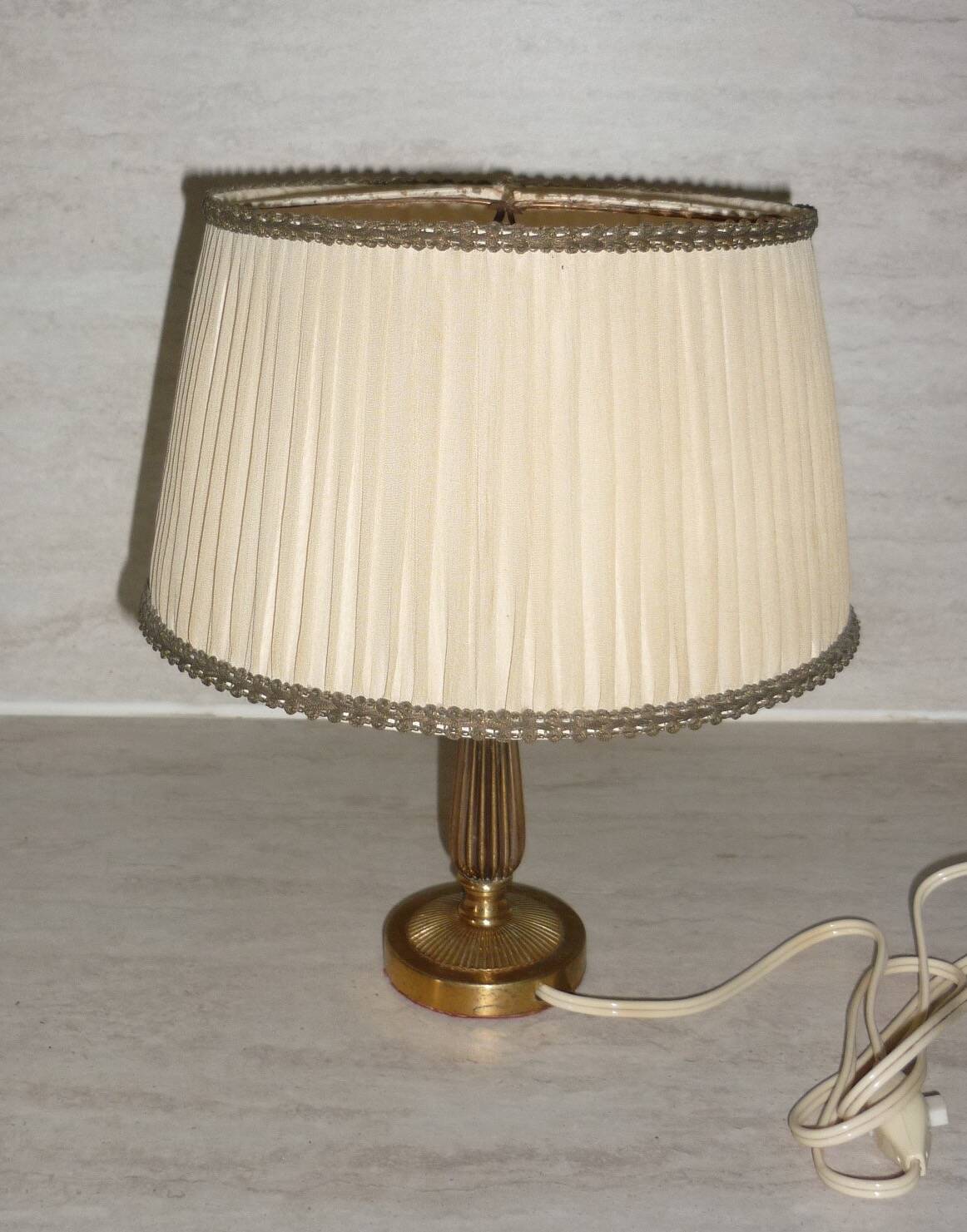 Empire style lamp in golden brass with pleated shade