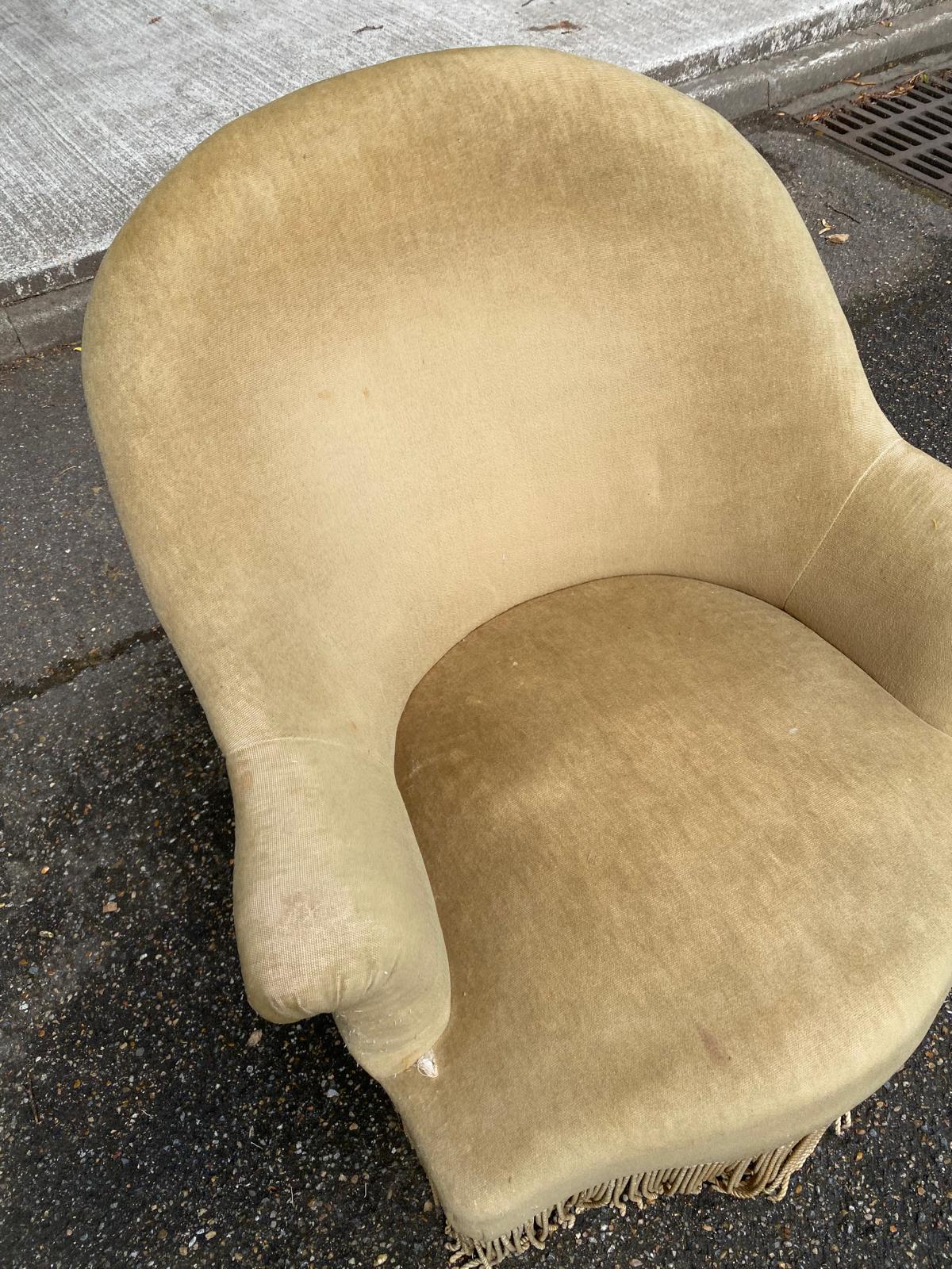 Fauteuil crapaud en velours velours jaune moutarde