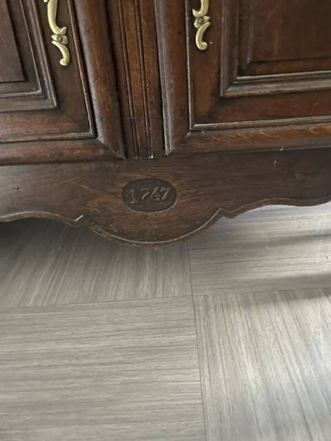 Buffet ancien  1847 brute