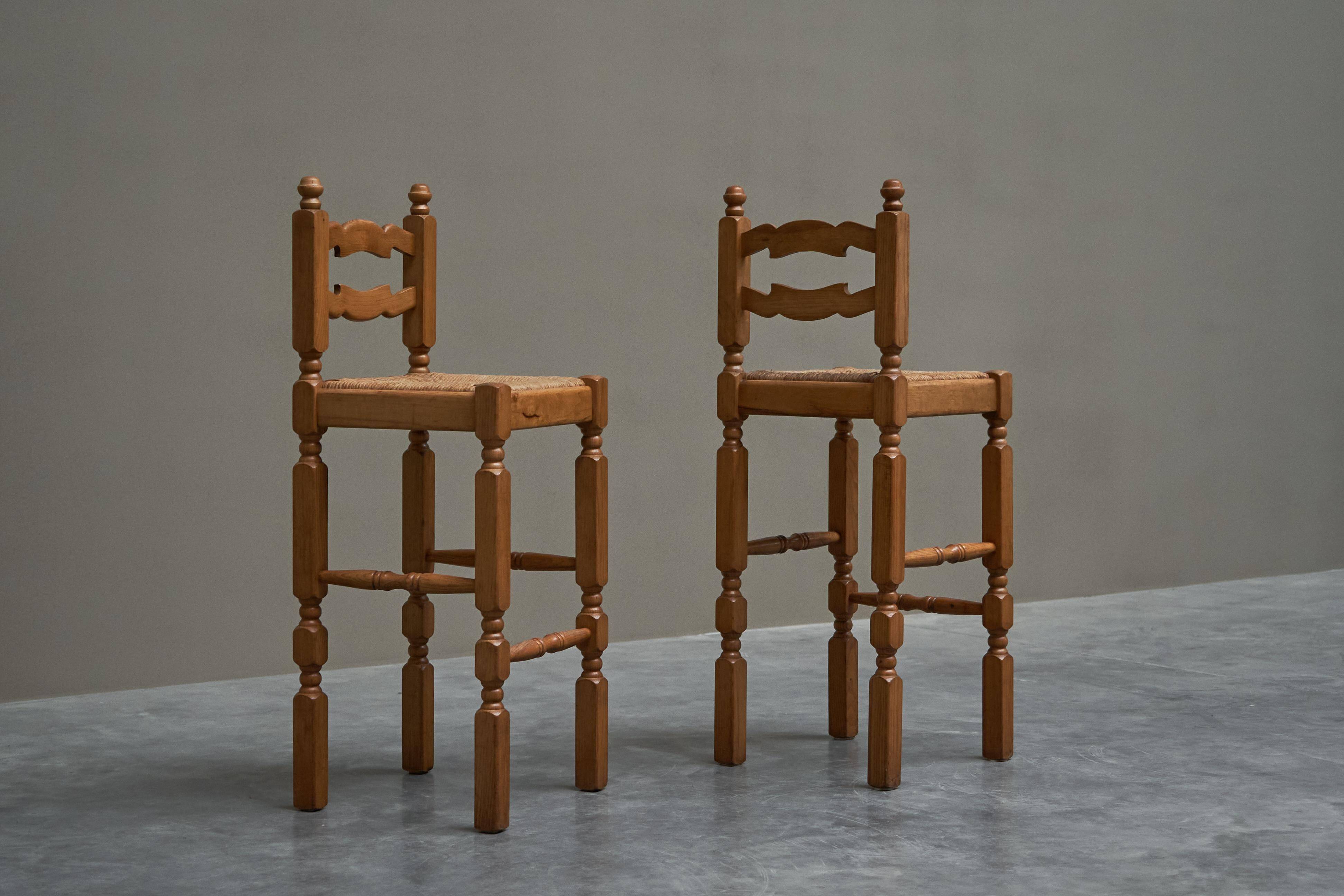 Set of 4 Razorblade bar stools in solid oak, 1960s.