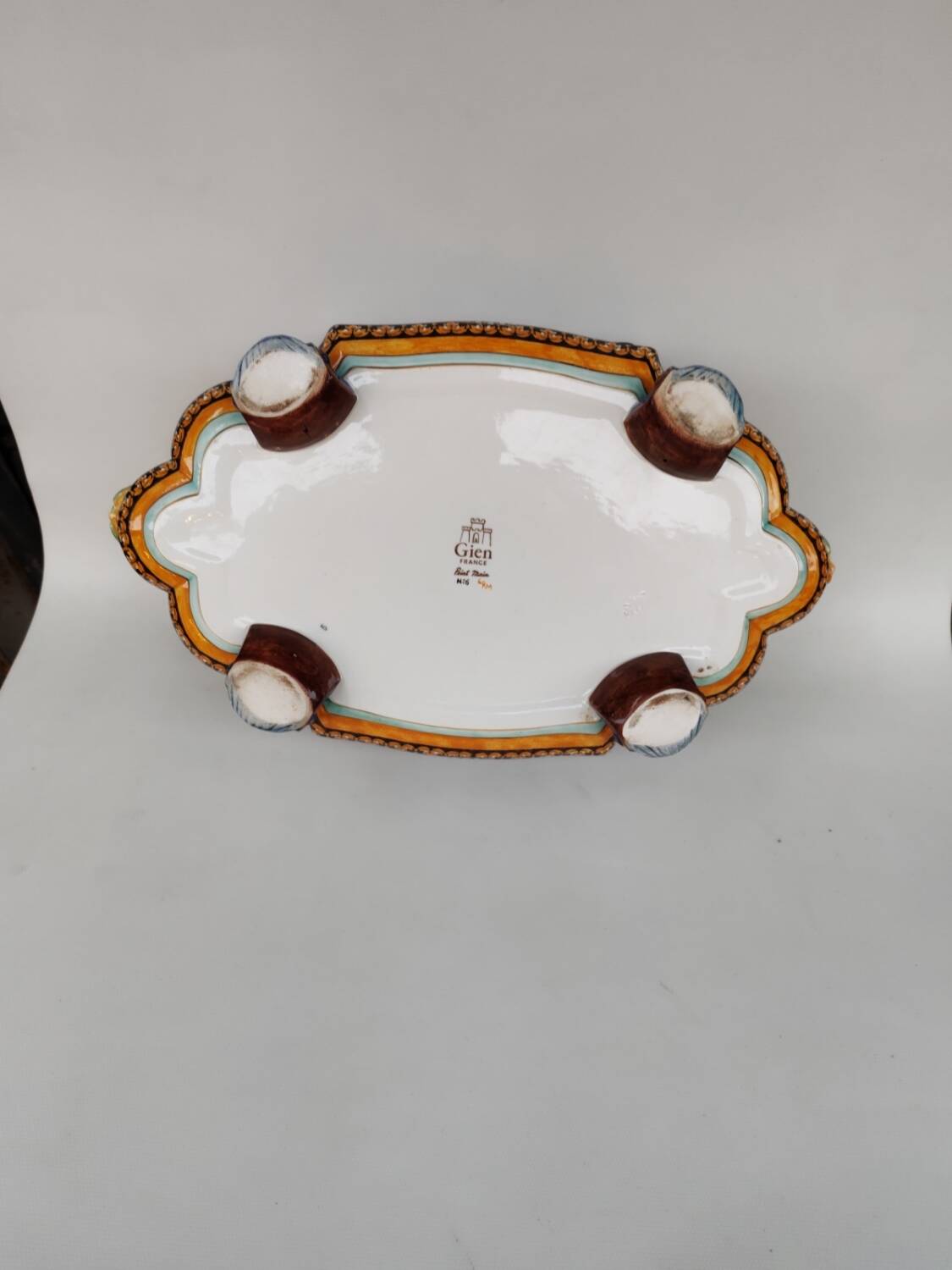 Gien earthenware jardinière, Renaissance model, 20th century.