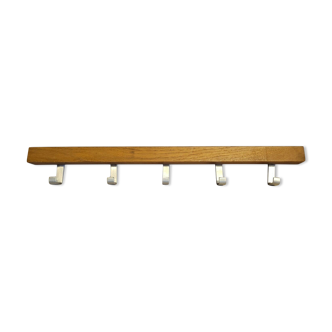 Wooden wall coat rack with 5 metal hooks