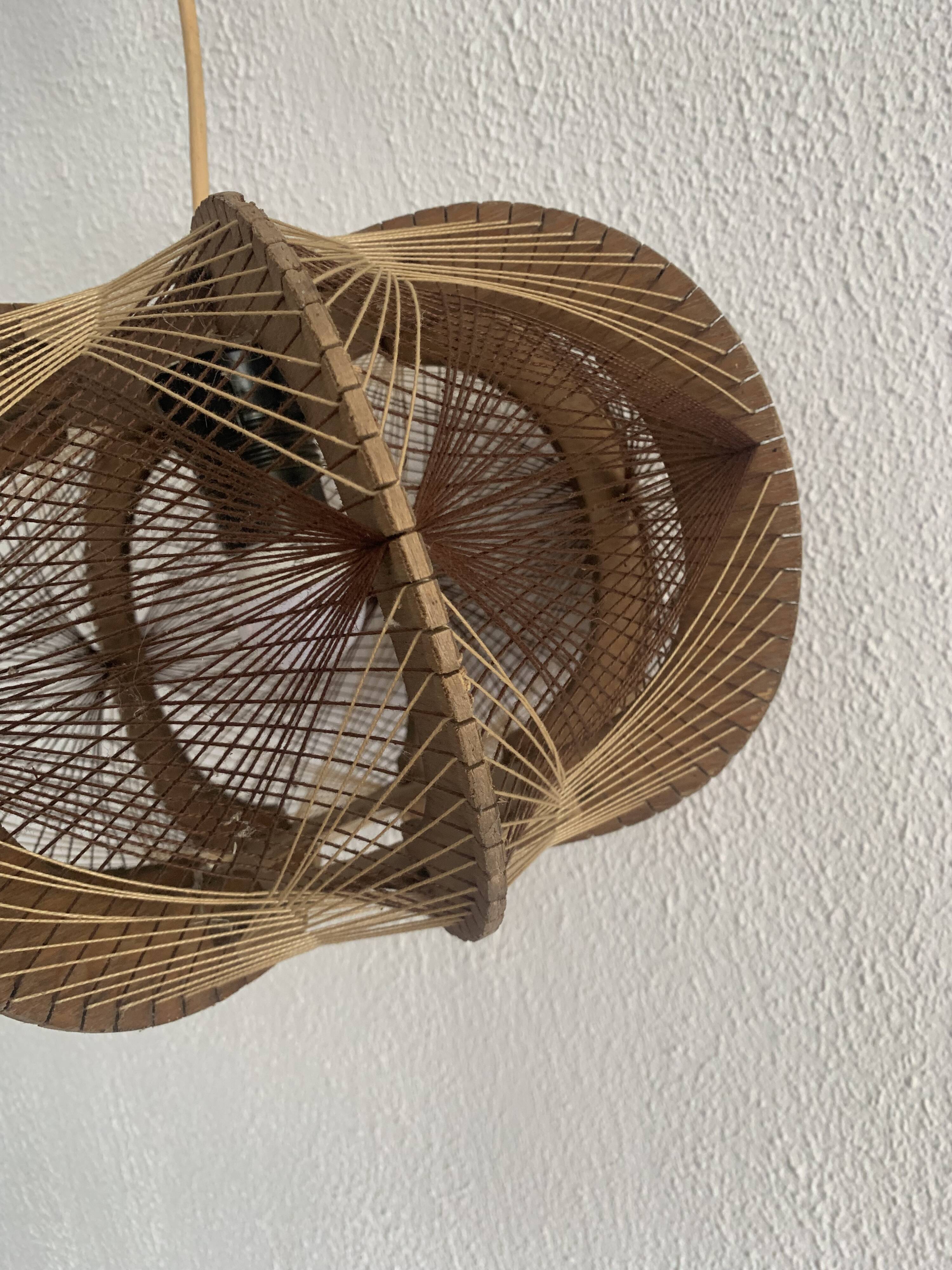 Suspension vintage 1960 scandinave lustre fil et bois - 30 x 21 cm