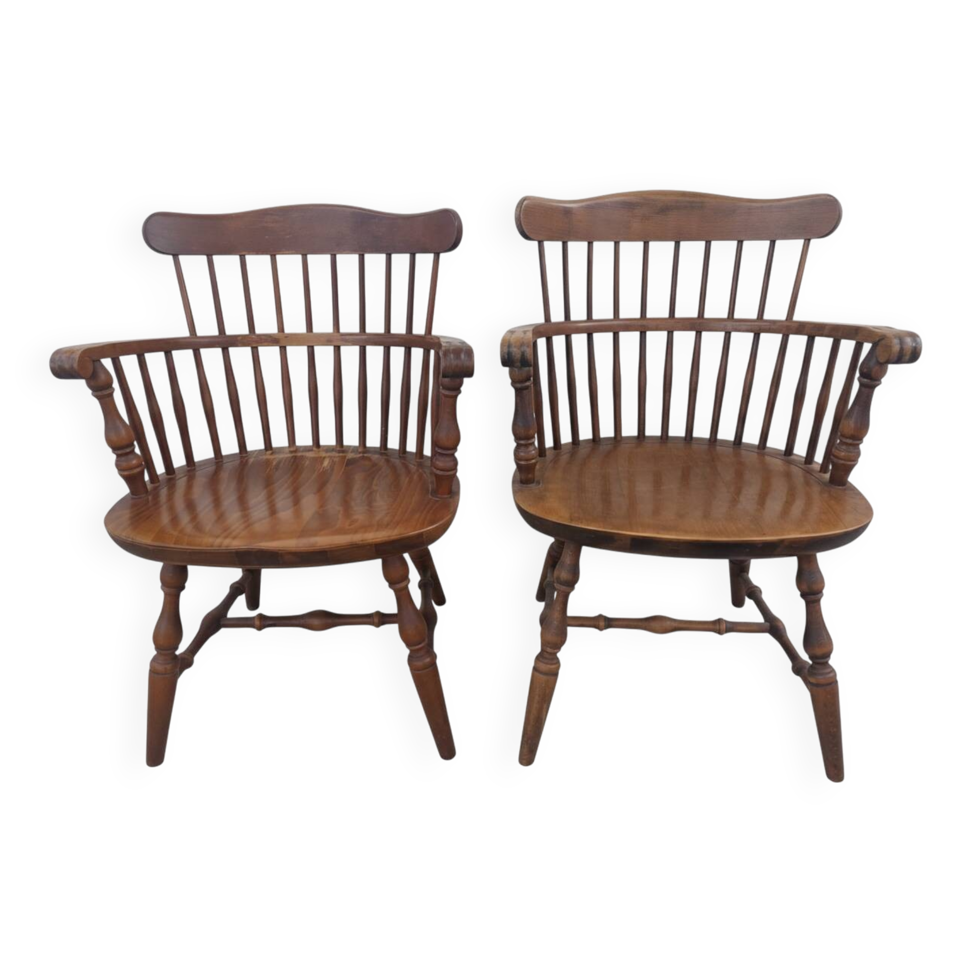 Pair of Windsor armchairs - Noticeable signs of use