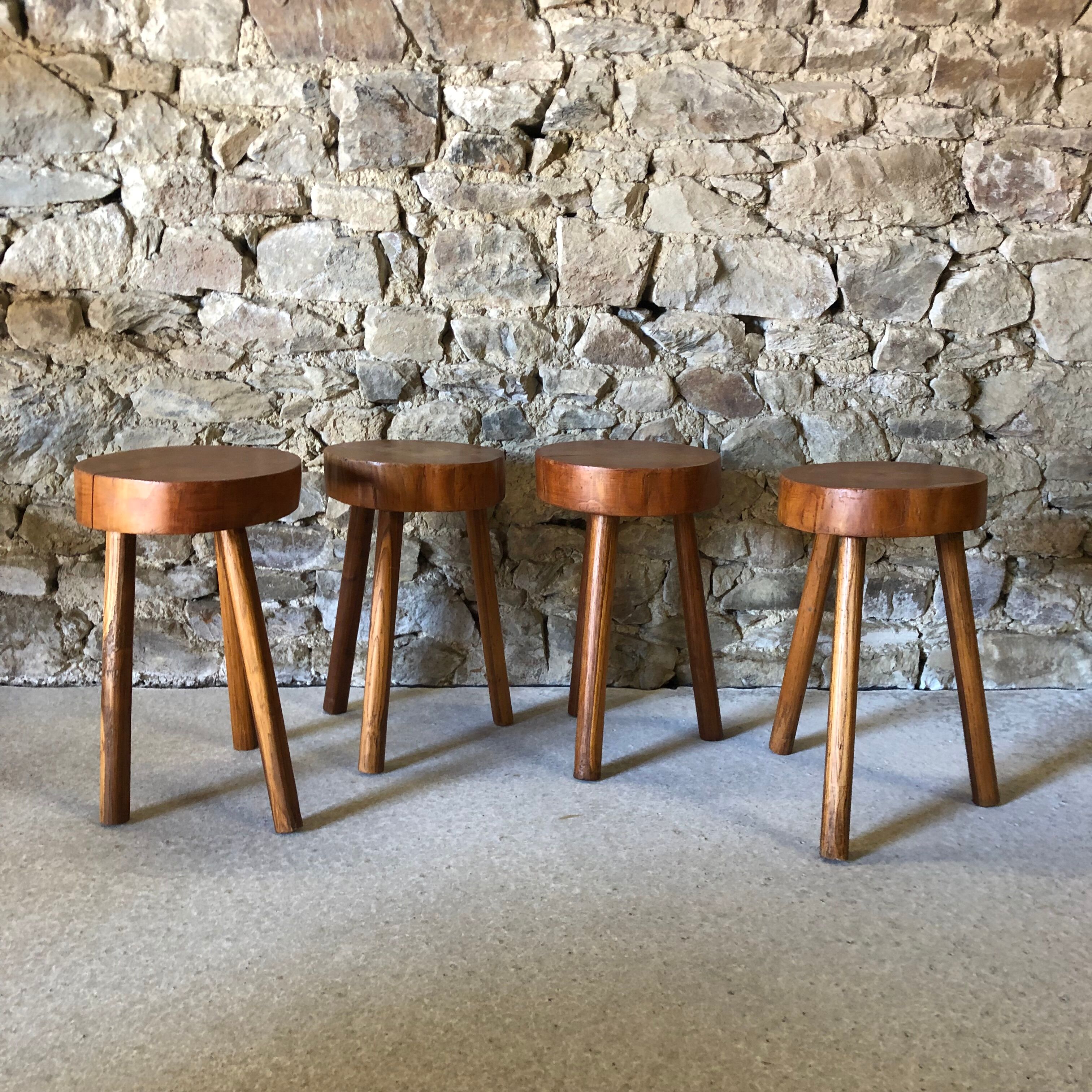 Lot de 4 tabourets en bois tripode art brut