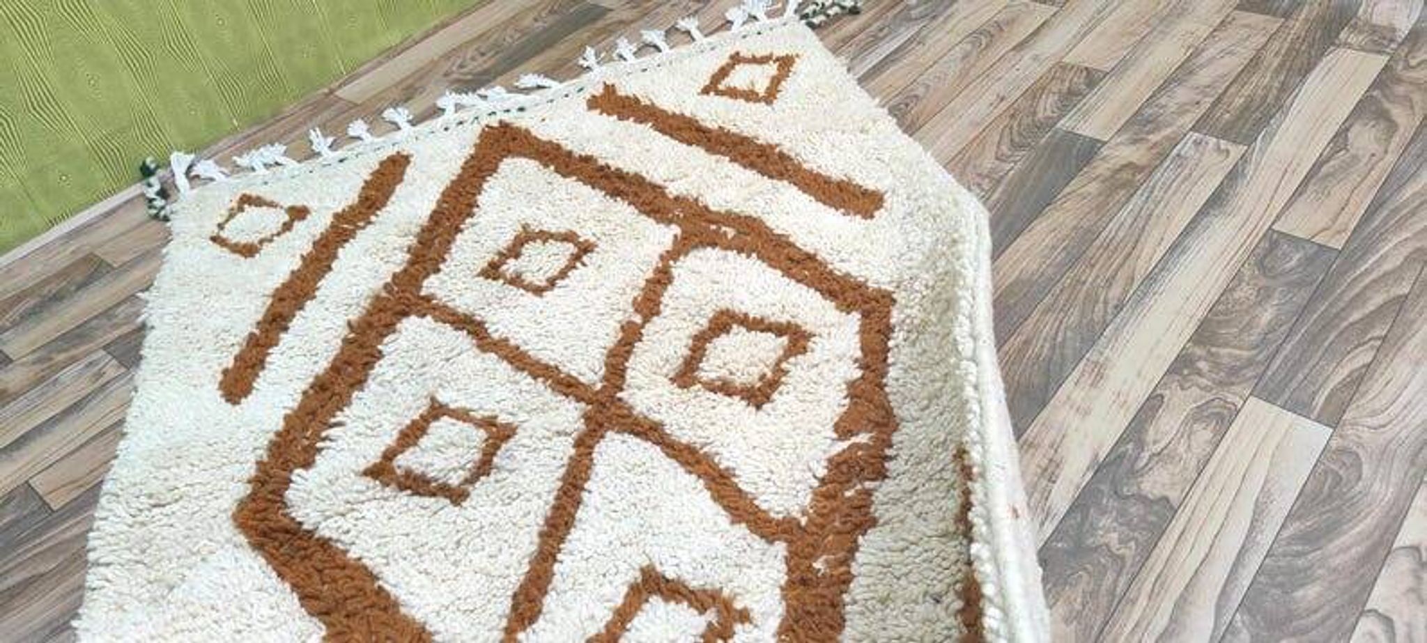 Traditional handmade pure wool Berber rug size 150/250 cm.