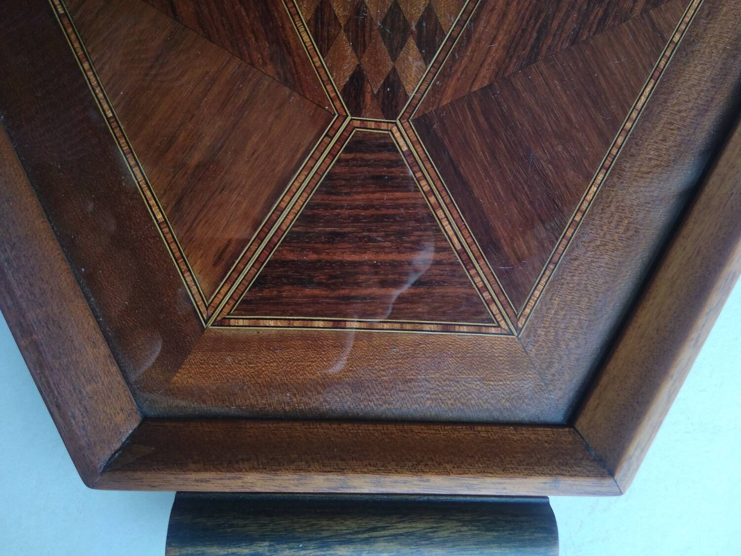 Plateau de service en bois et verre