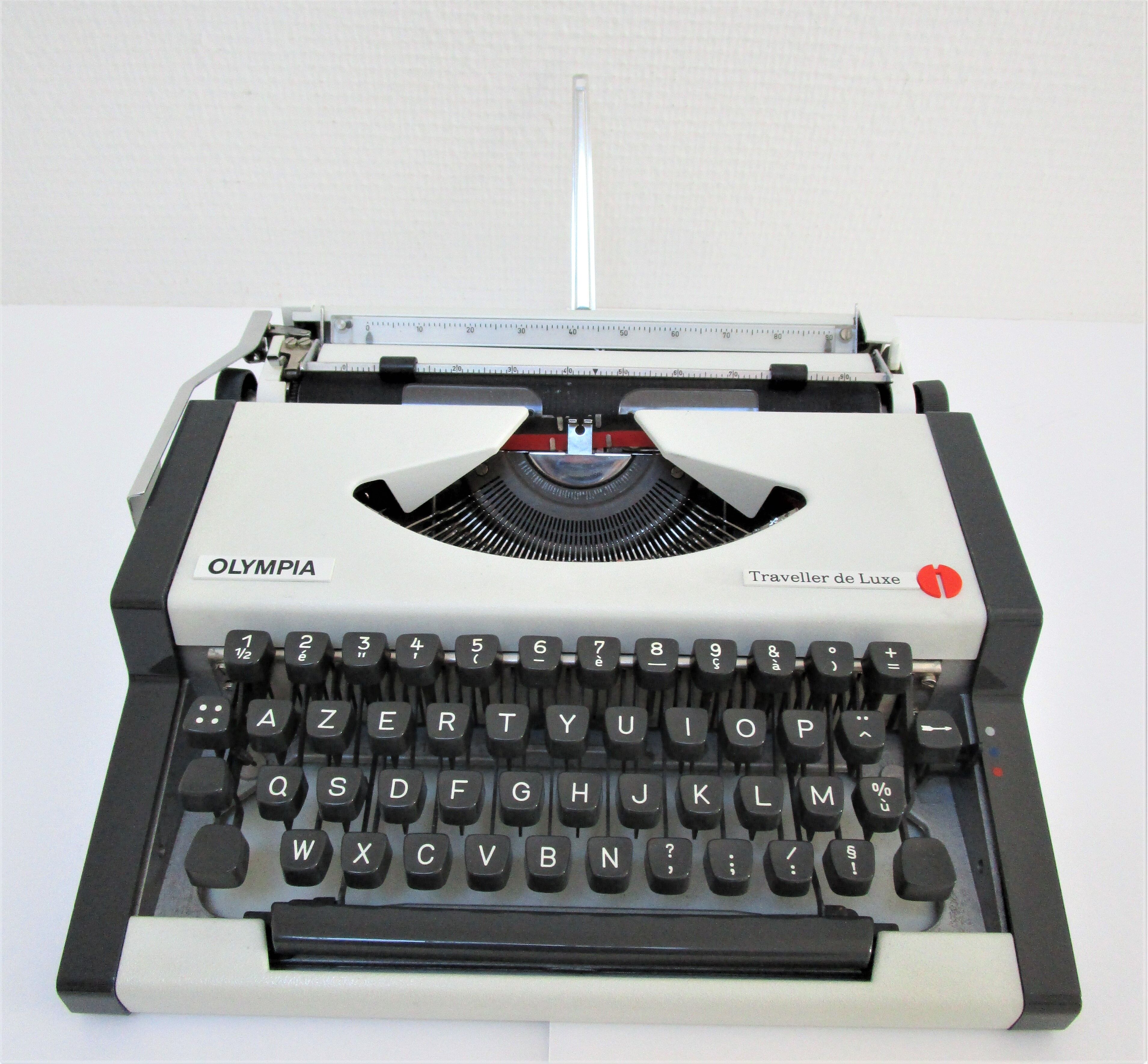 Olympia traveller typewriter luxury 70s