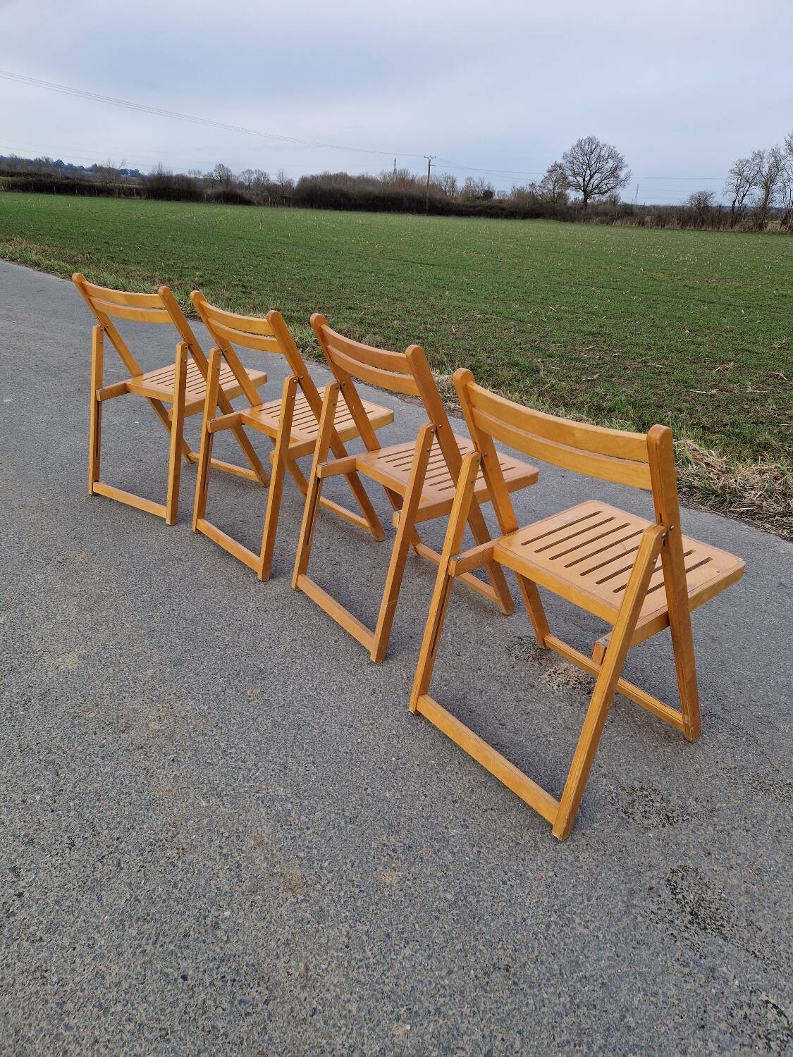 Set of 4 Folding Chairs in Wood and Plywood