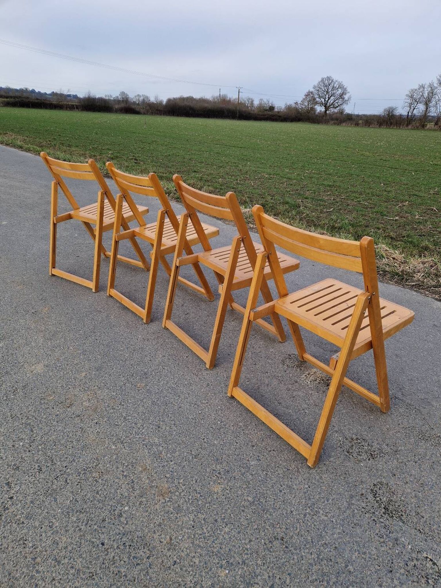 Set of 4 Folding Chairs in Wood and Plywood