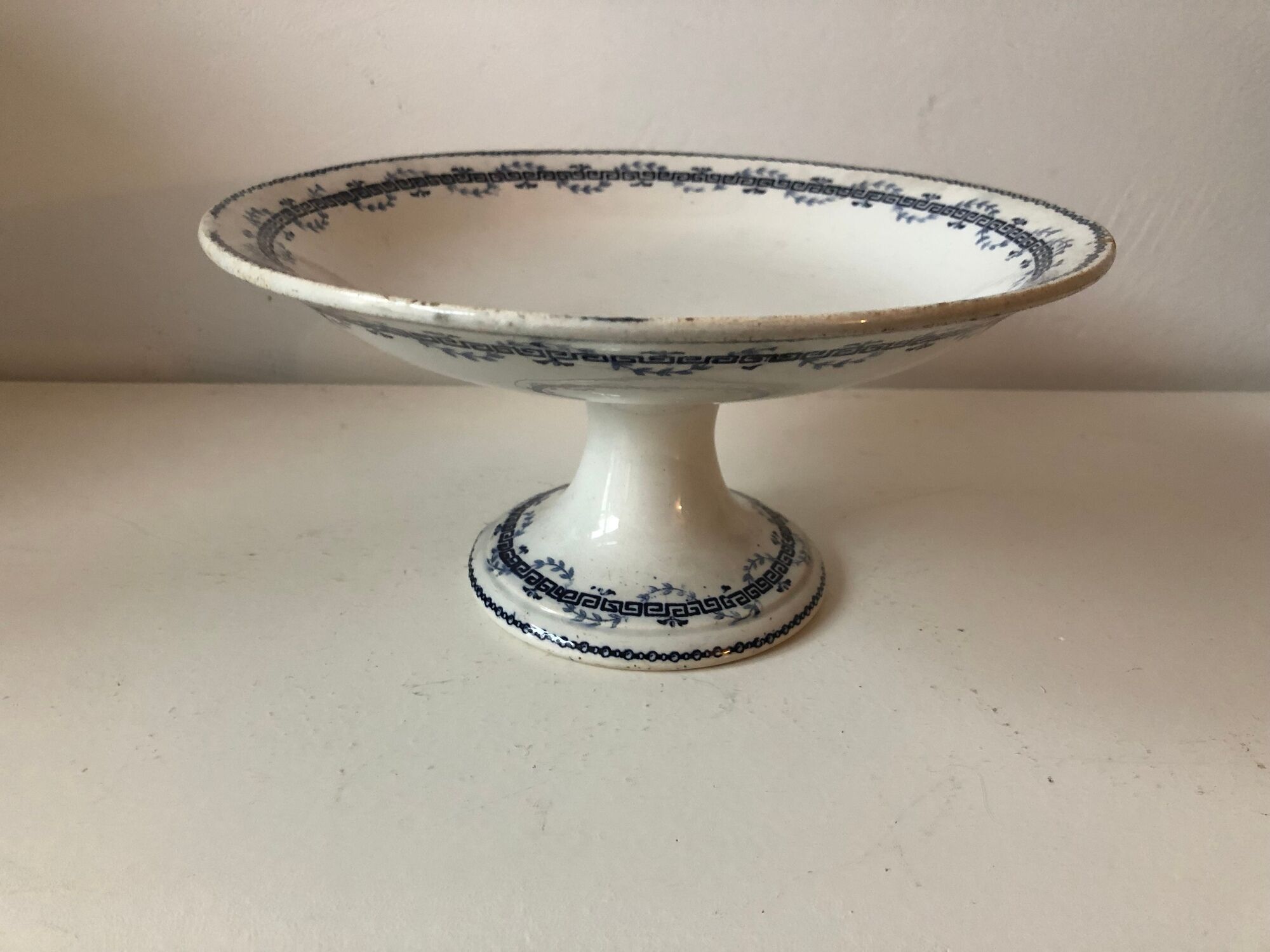 Dish porcelain of Gien
