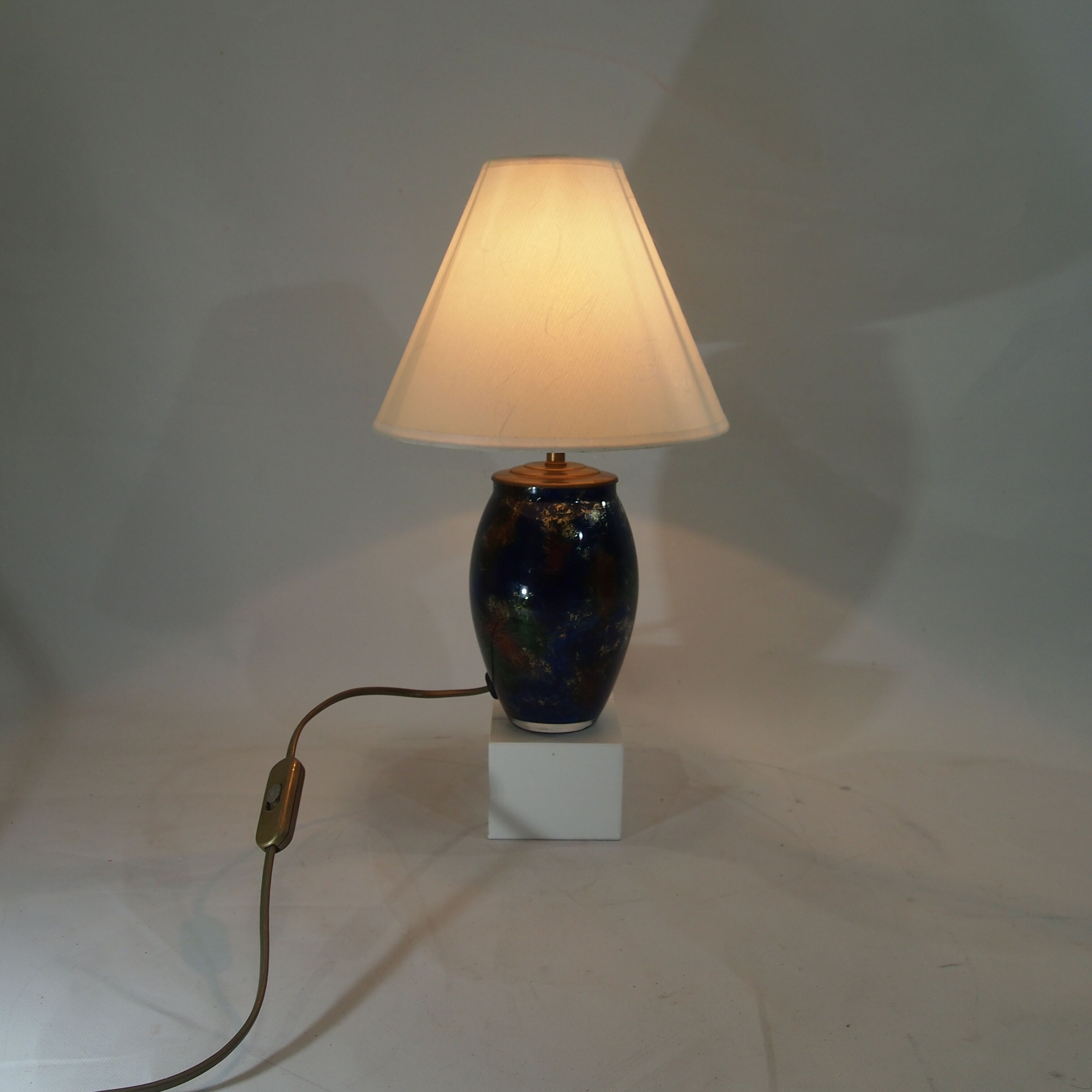 Laque Line bedside lamp