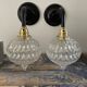 Paire d’appliques vintage en verre ciselé électrifiées à neuf