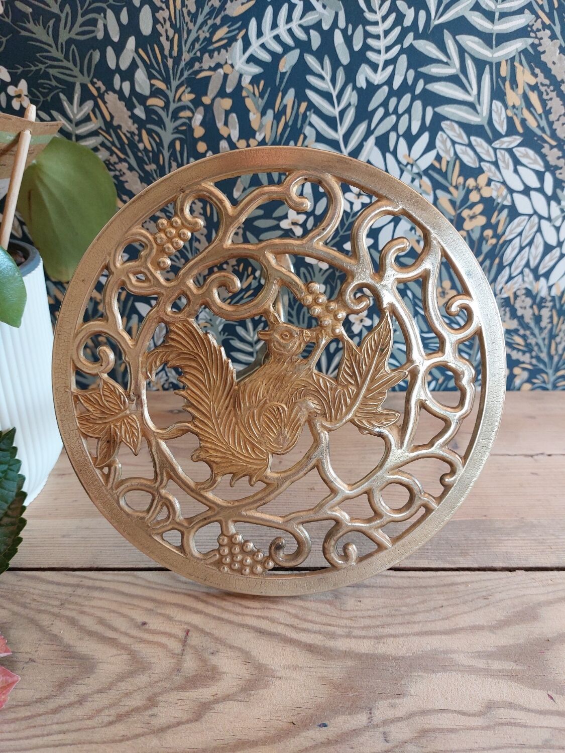 Tripod plant holder in gilded brass