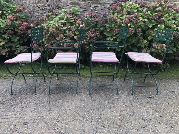 2 fauteuils et 2 chaises en fer forgé plein de fabrication artisanal.