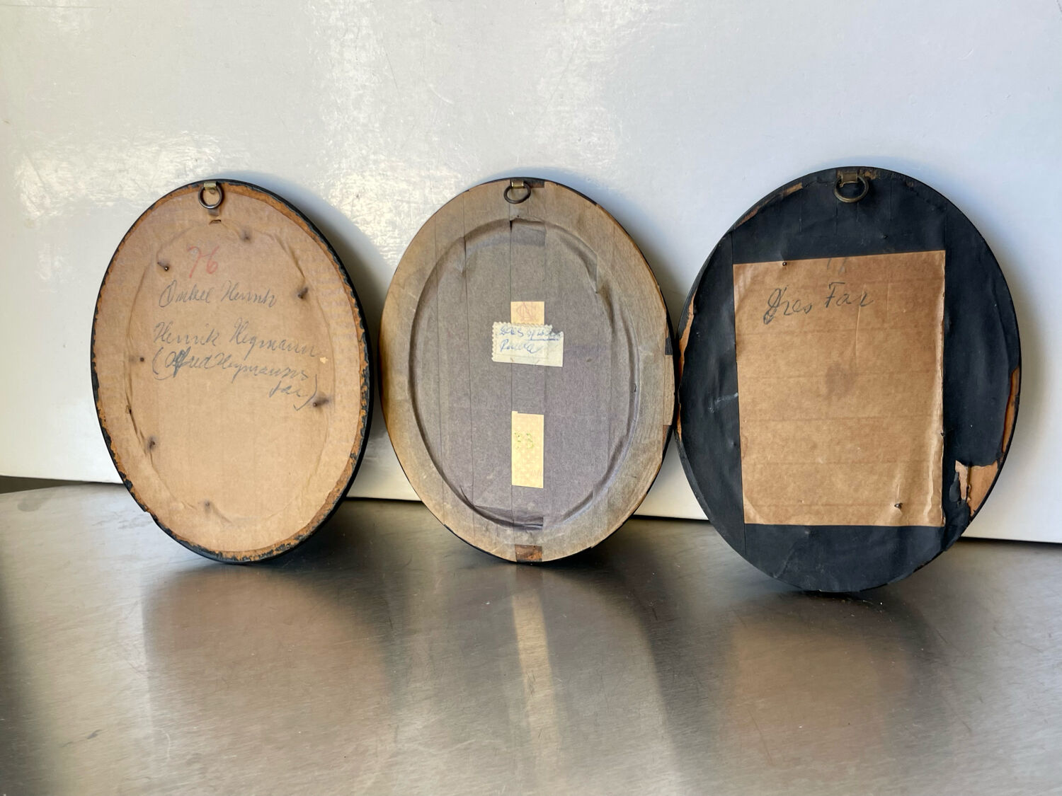 Set of 3 wooden oval picture frames