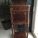Chevet style Louis XVI en noyer