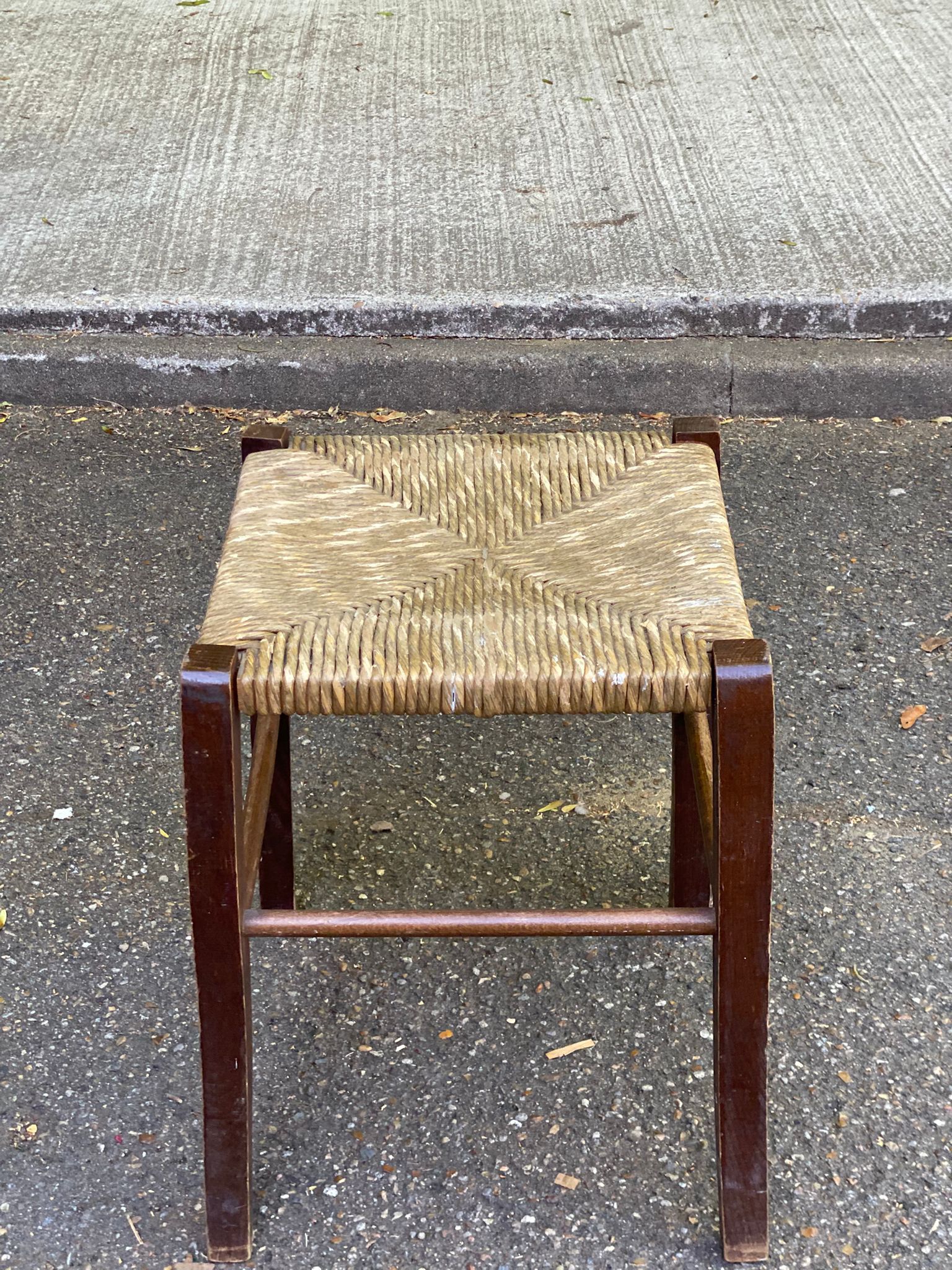 Solid wood straw stool in Louis XV style