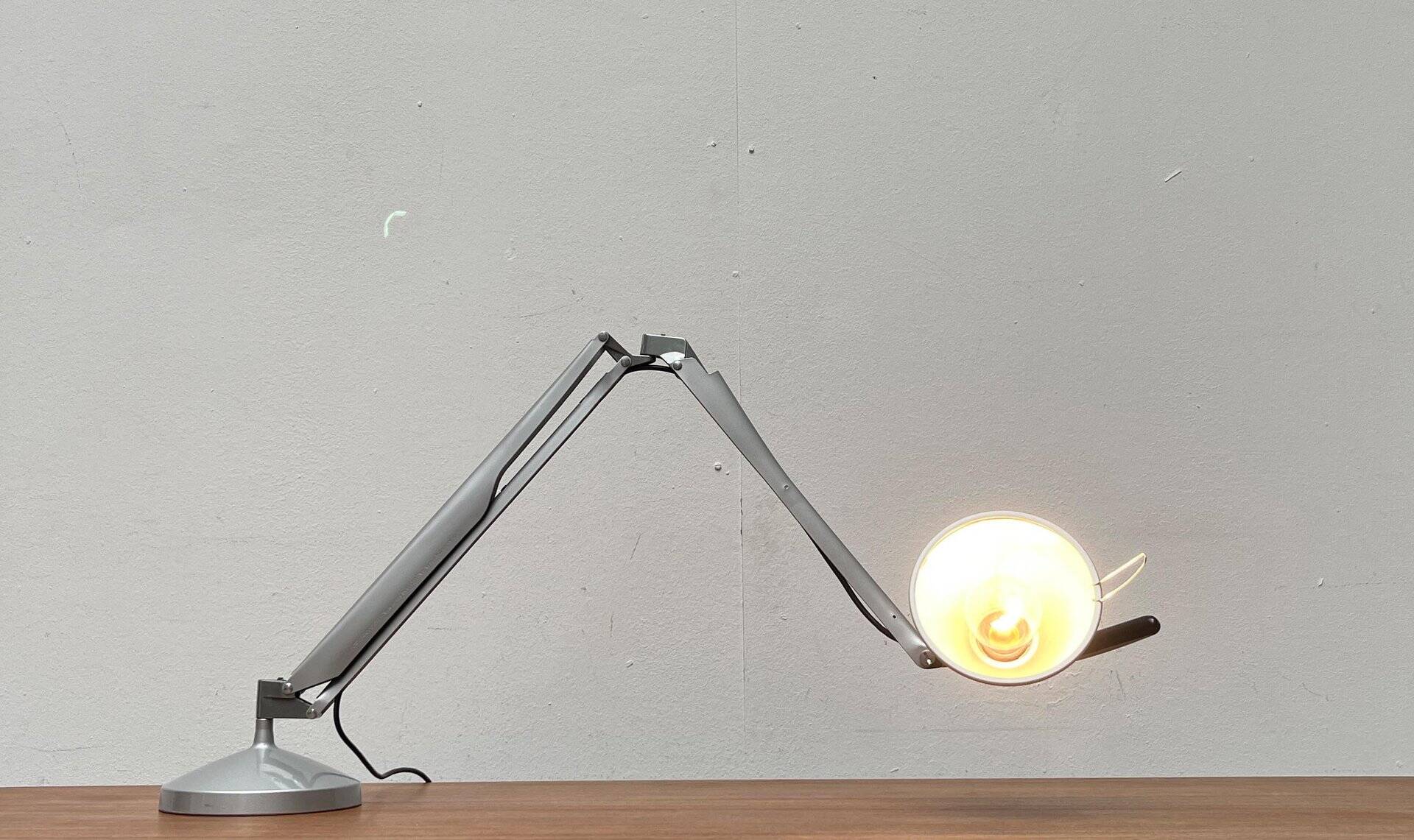 Fortebraccio D33 table lamp by Alberto Meda and Paolo Rizzatto for Luceplan.