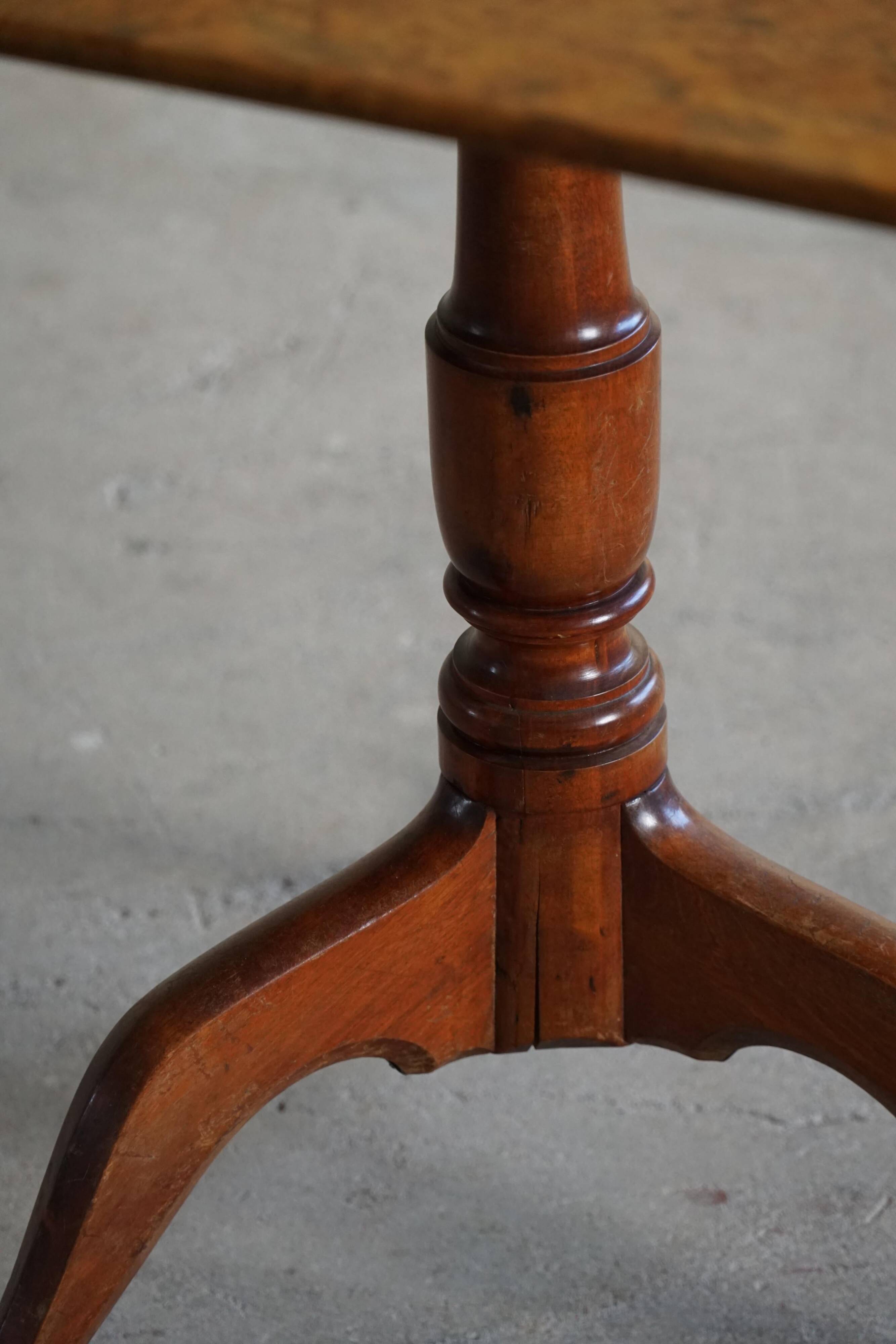 A Swedish folding table made of burl wood by Carl Hollst, Eskilstuna, 1787-1830.