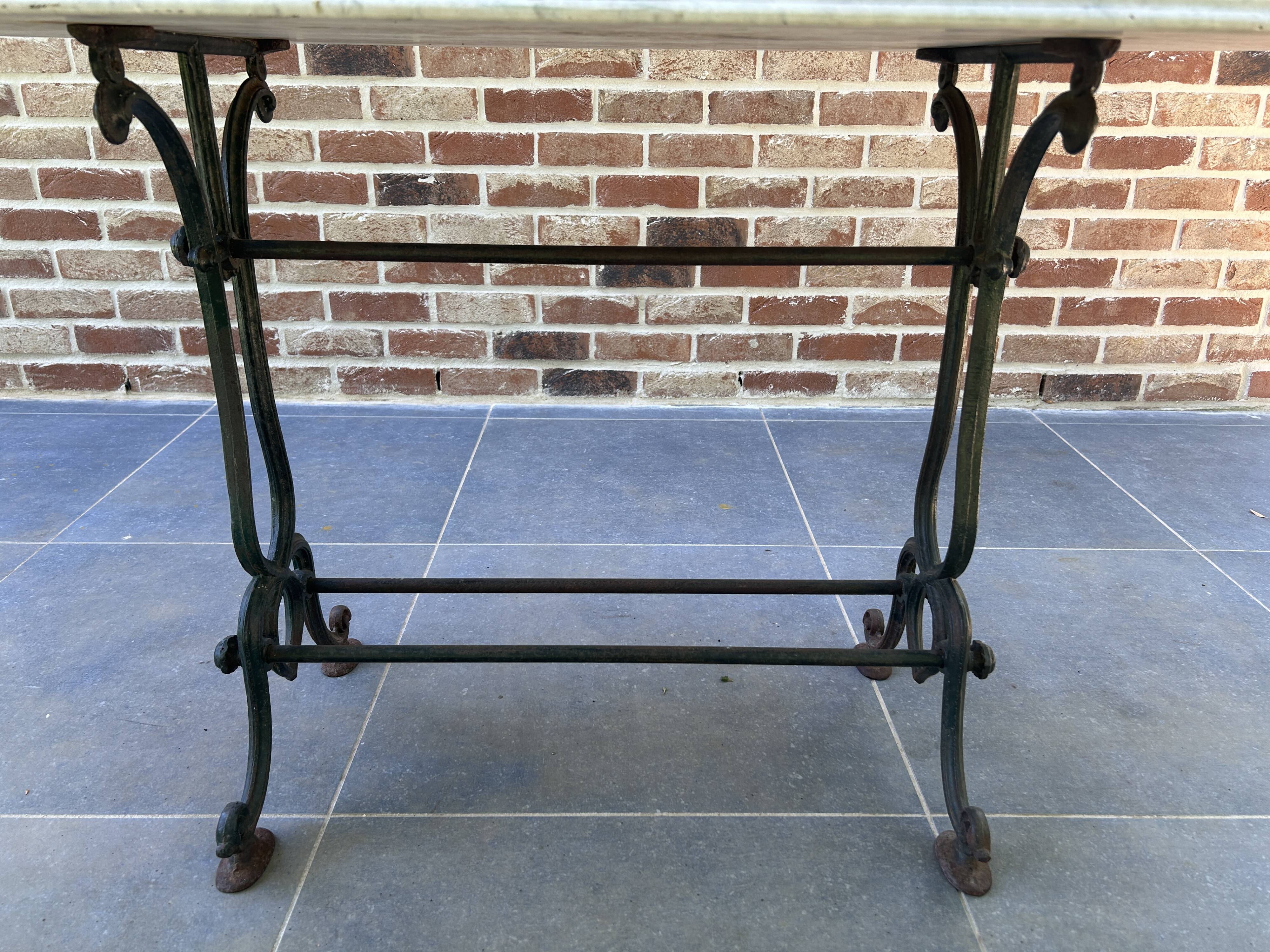 Bistro table in cast iron and marble from the art nouveau period.