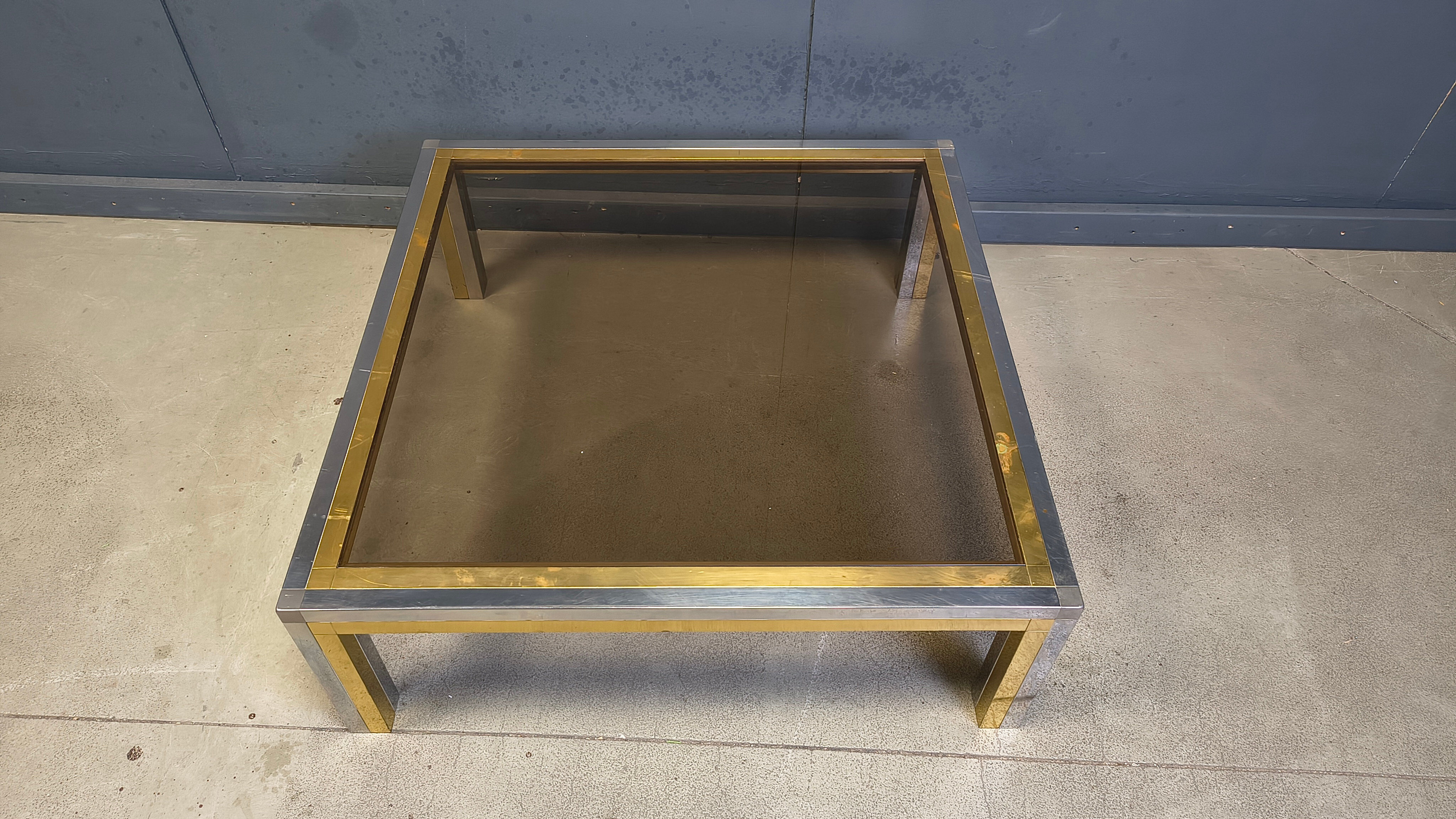 Table basse vintage en chrome et laiton dans le style de Romeo Rega, années 1970.