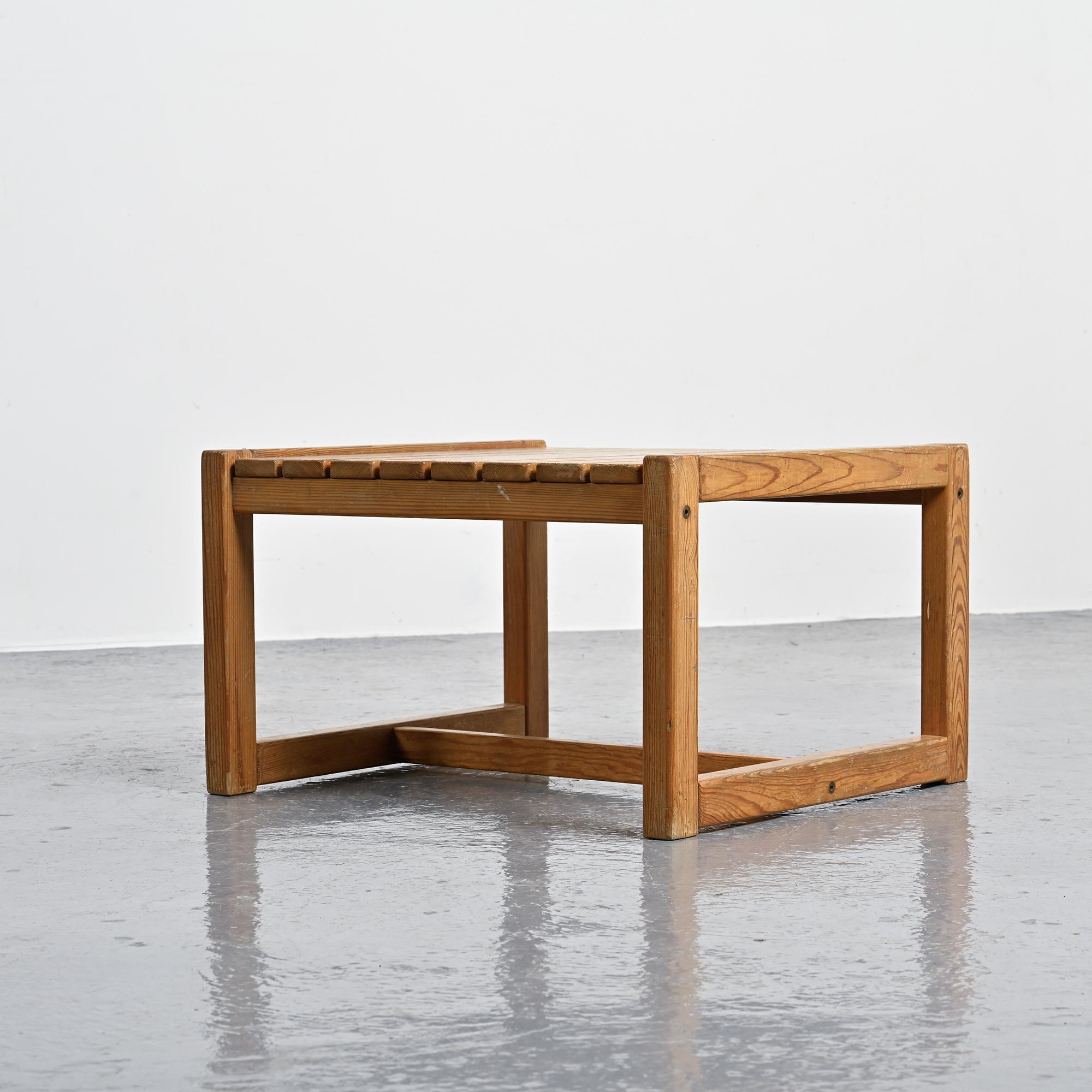 Mountain coffee table in solid pine, France, around 1970.