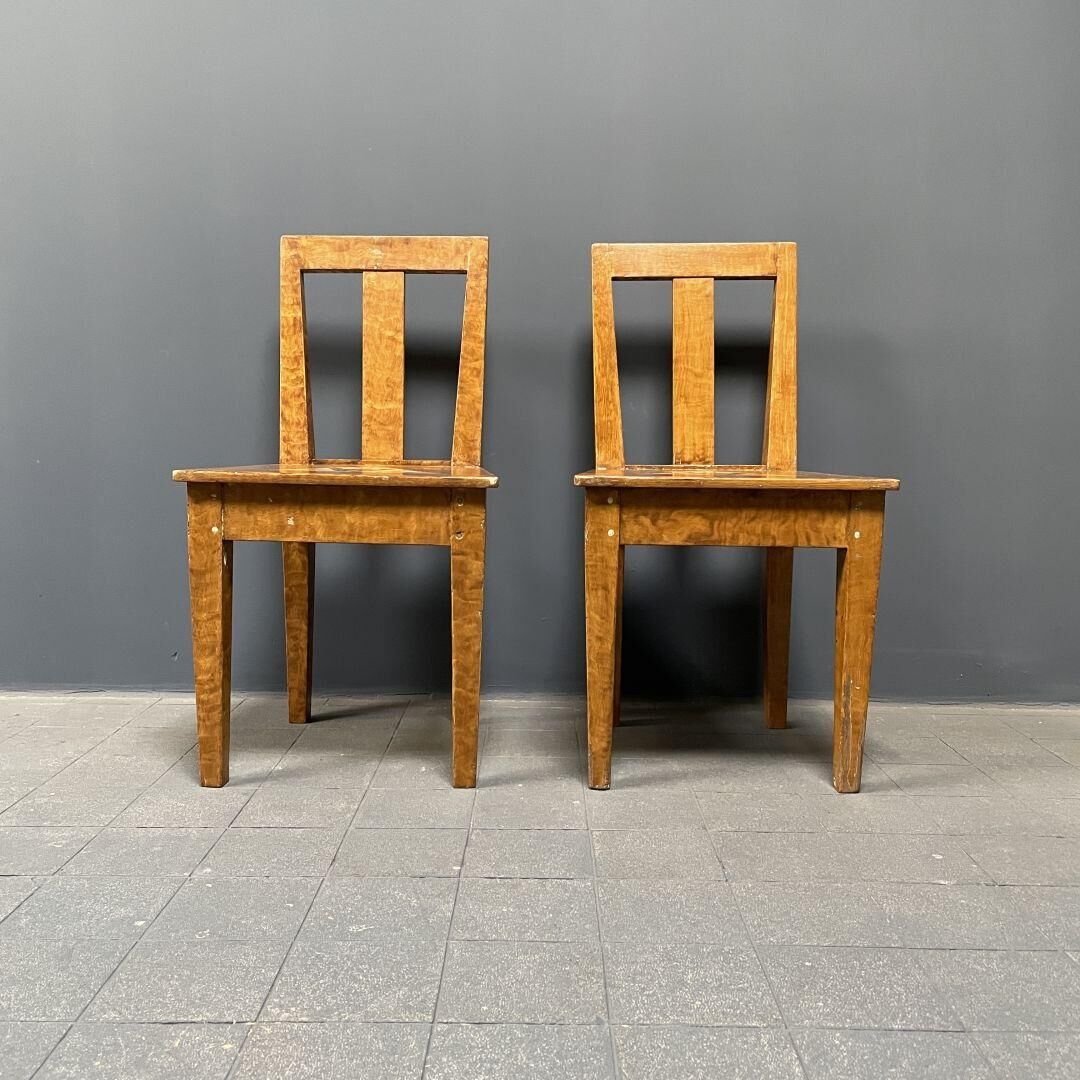 Set of 2 painted Swedish chairs