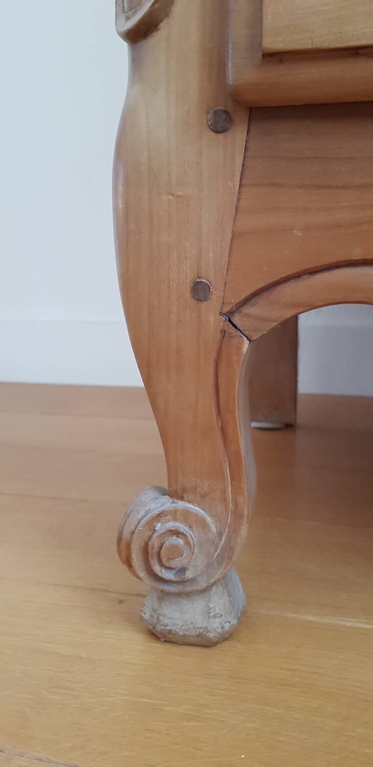 Solid wood bonnetière