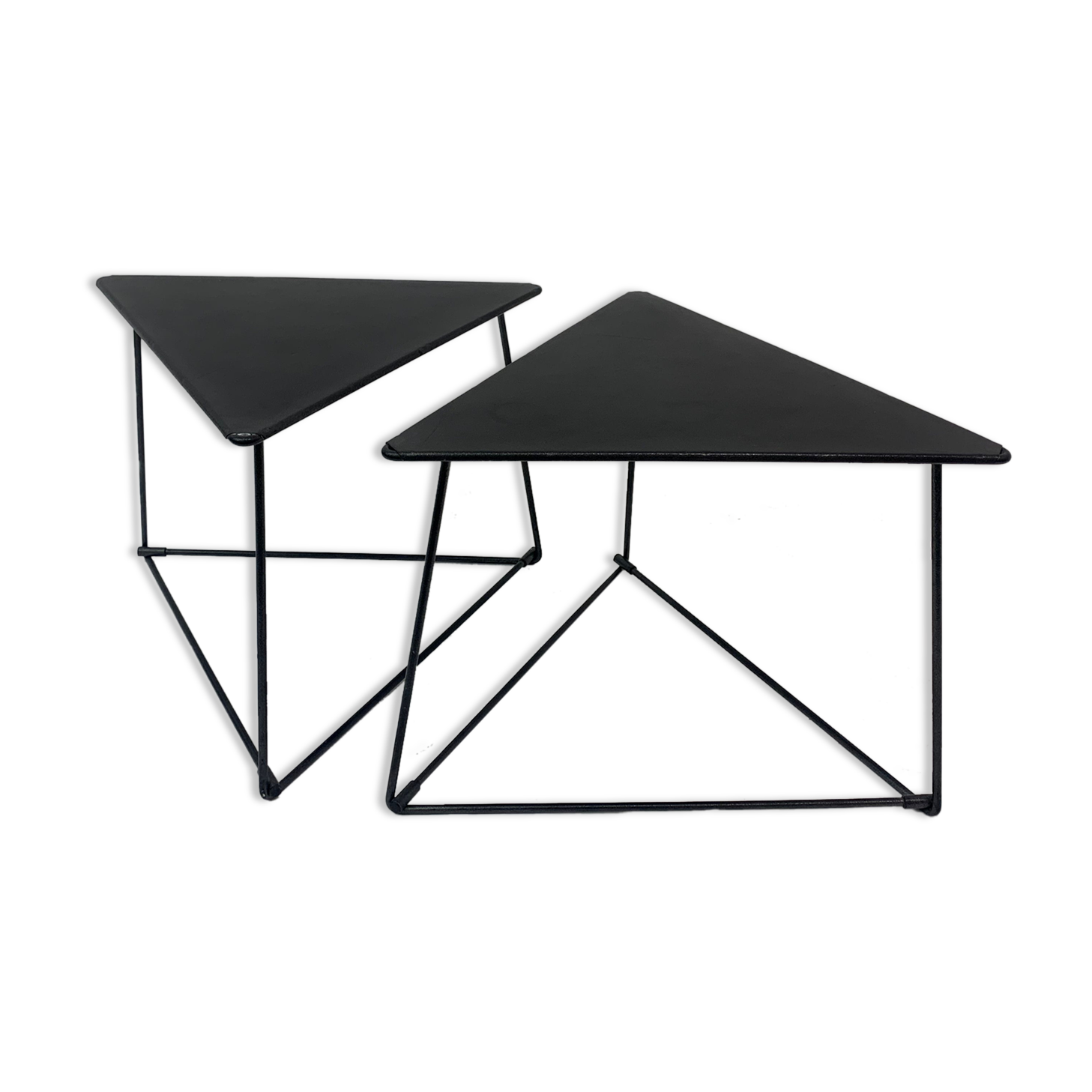 Set of 2 Modernist triangular ‘Oti’ side table by Niels Gammelgaard for