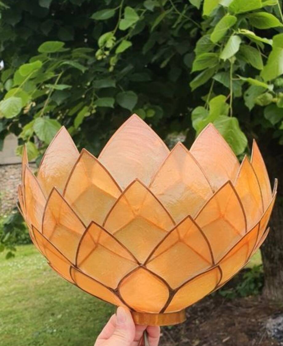 Mother-of-pearl and brass wall light, lotus flower.