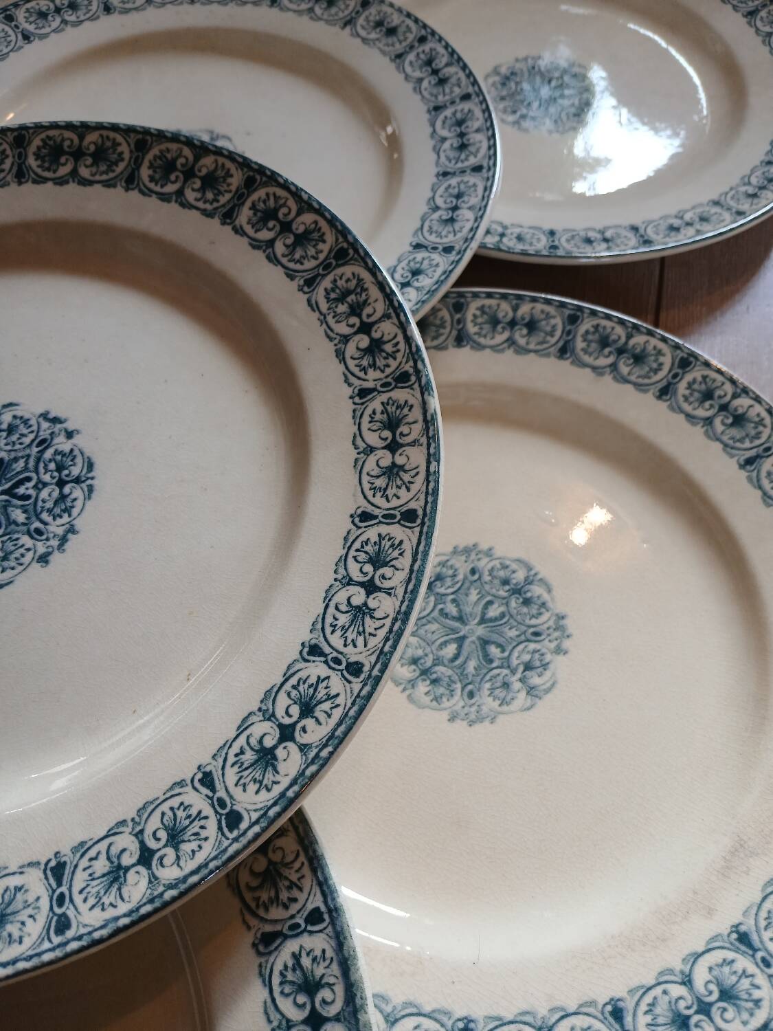 10 old flat plates Terre de fer