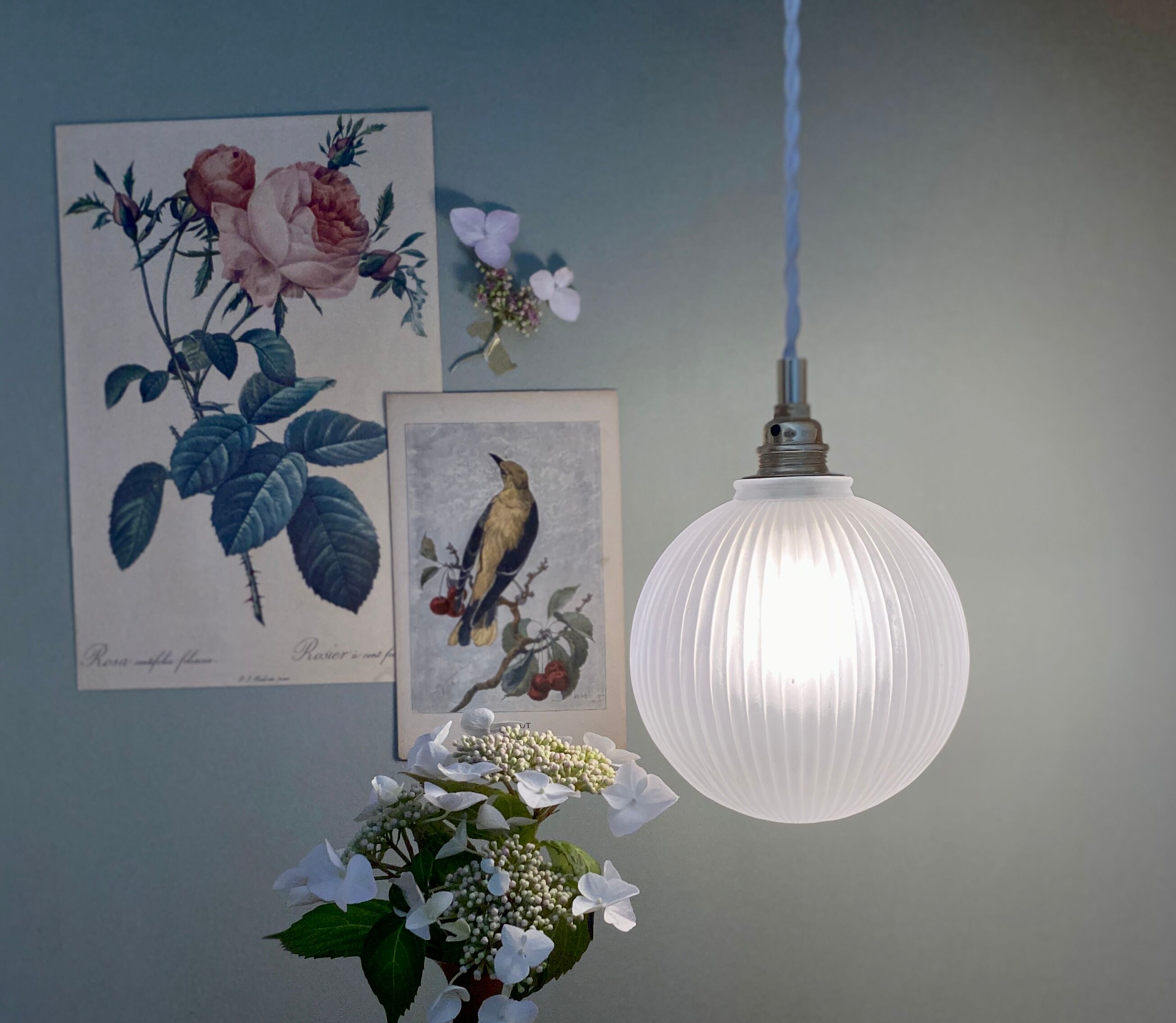 Vintage globe pendant lamp in ridged frosted glass