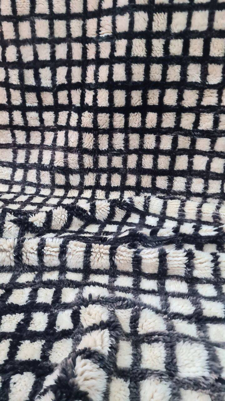 High quality Mrirt Moroccan rug with geometric design