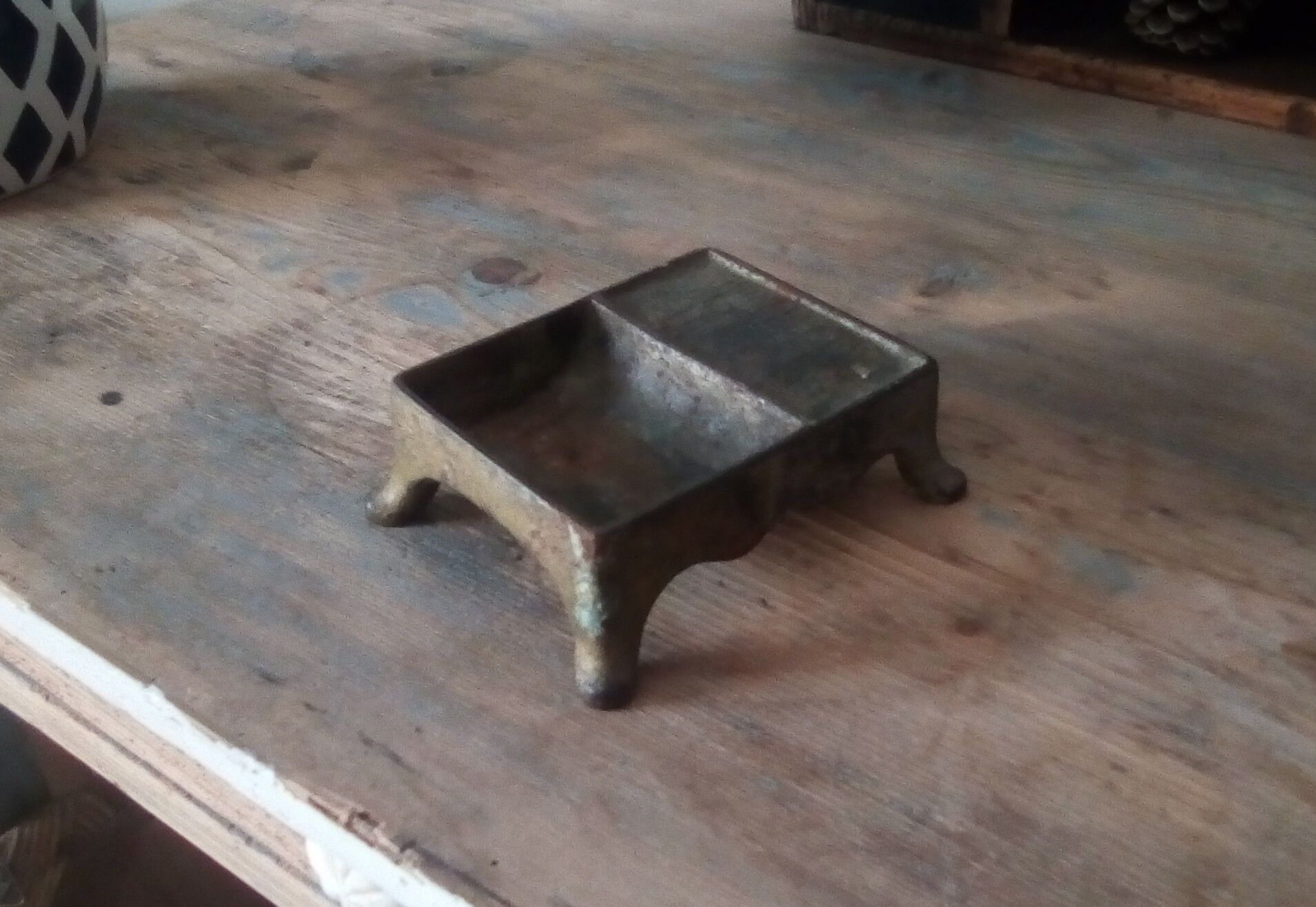 Old cast-cast cast-inkwell