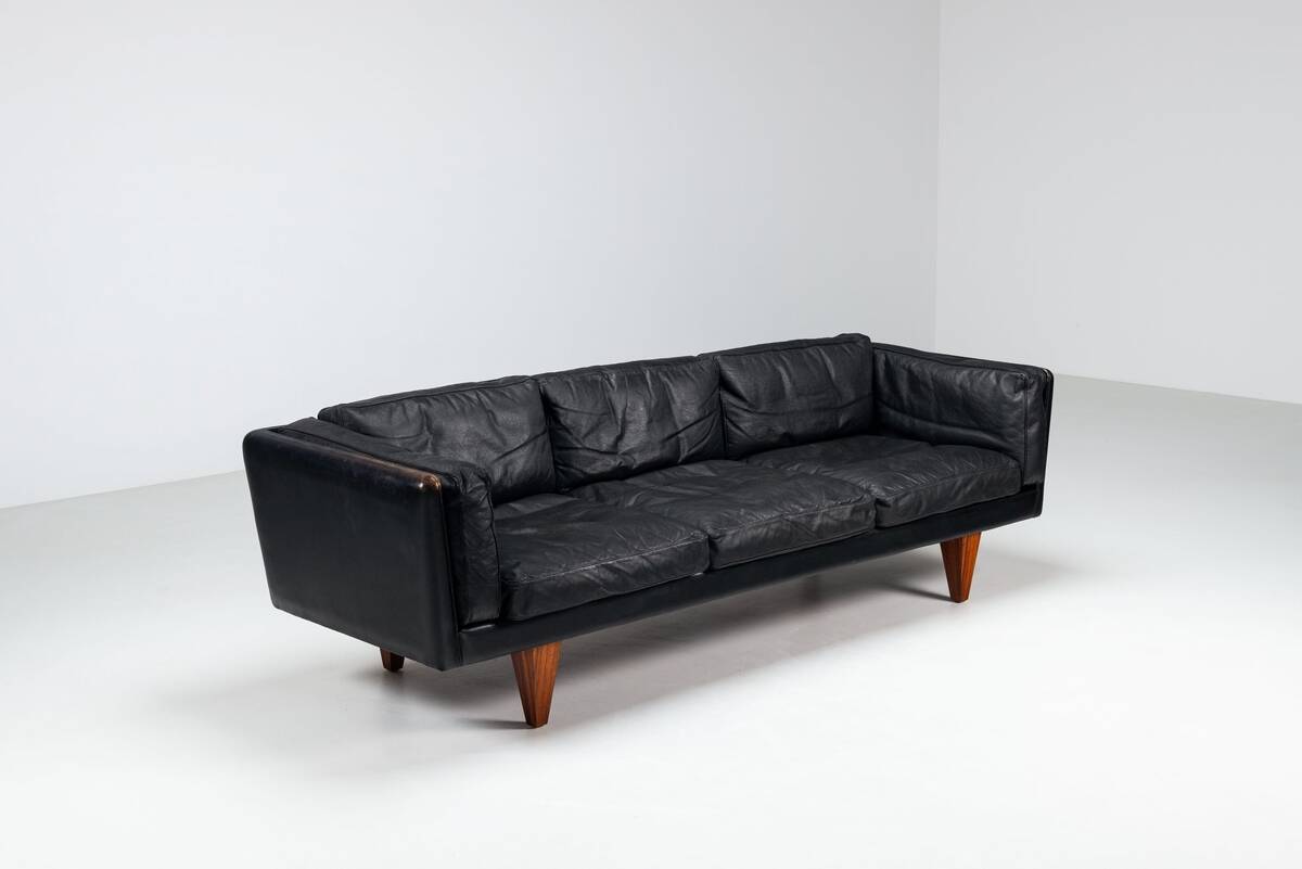 Illum Wikkelso model V11 sofa in black leather by Holger Christiansen, Denmark, 1960