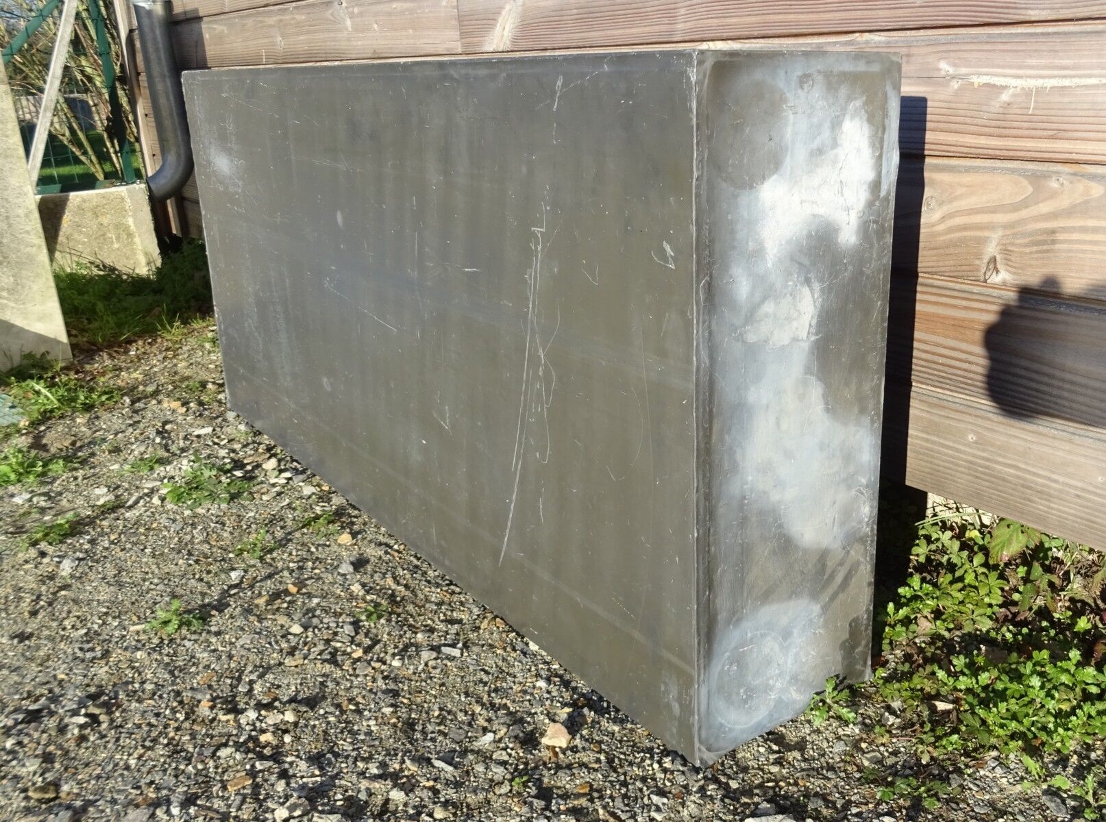 Console présentoir magasin de fleurs, design minimaliste