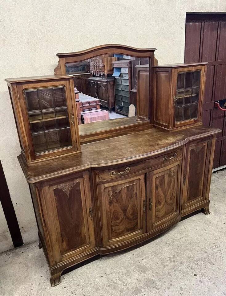 Buffet vitrine galbé époque Art Nouveau, dans l'esprit de L'école de Nancy