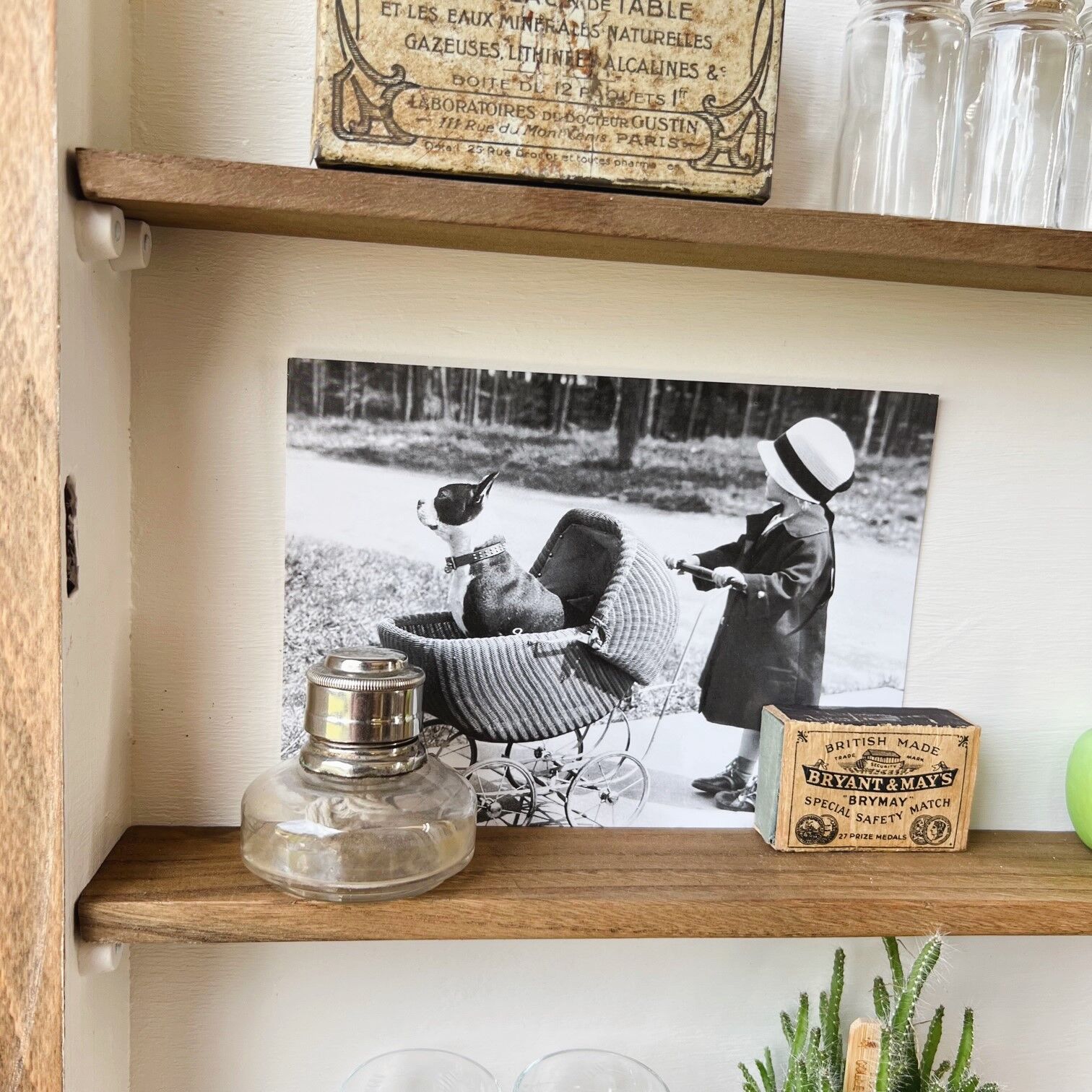 Restaurant wall showcase