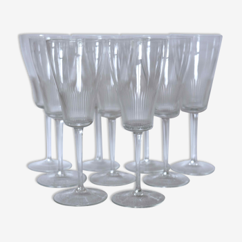 Série de 9 verres à pied "bourgogne"  en cristal ancien fin